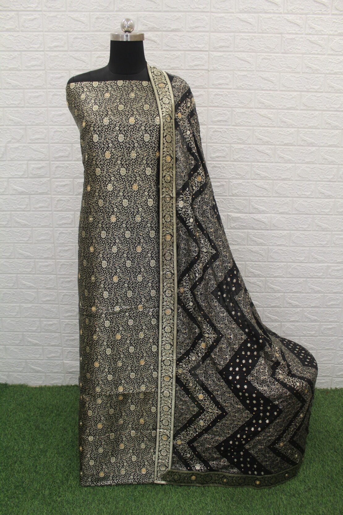 Kamkhuwab Gharara