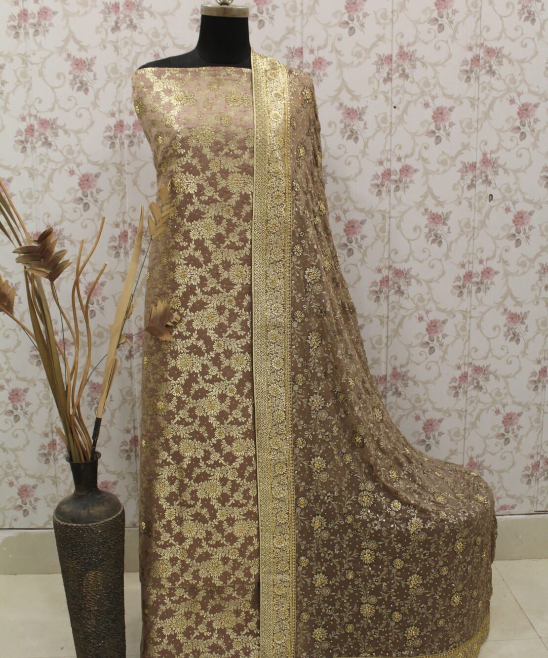Kamkhuwab Gharara