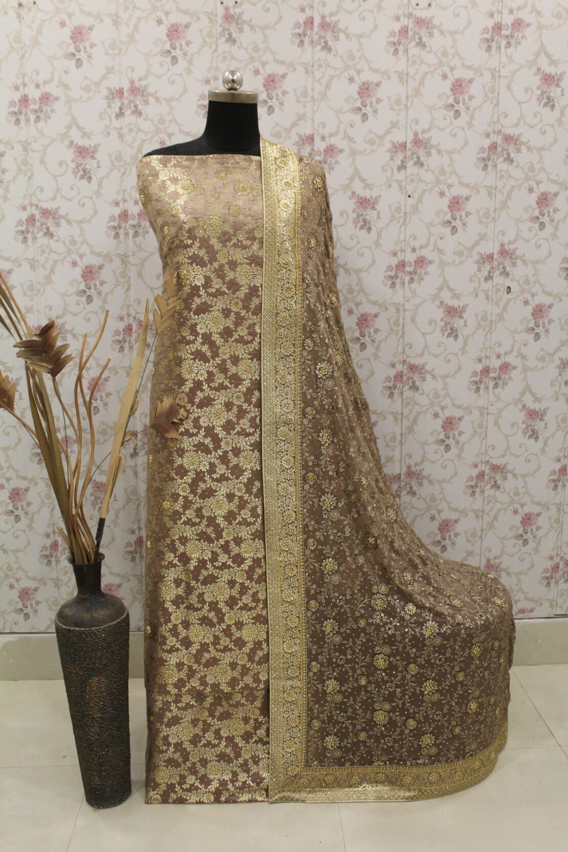 Kamkhuwab Gharara