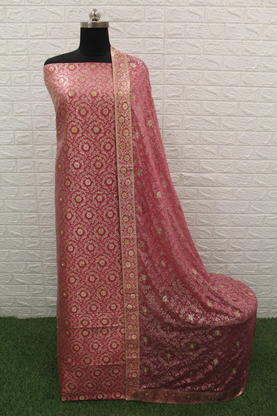 Kamkhuwab Gharara