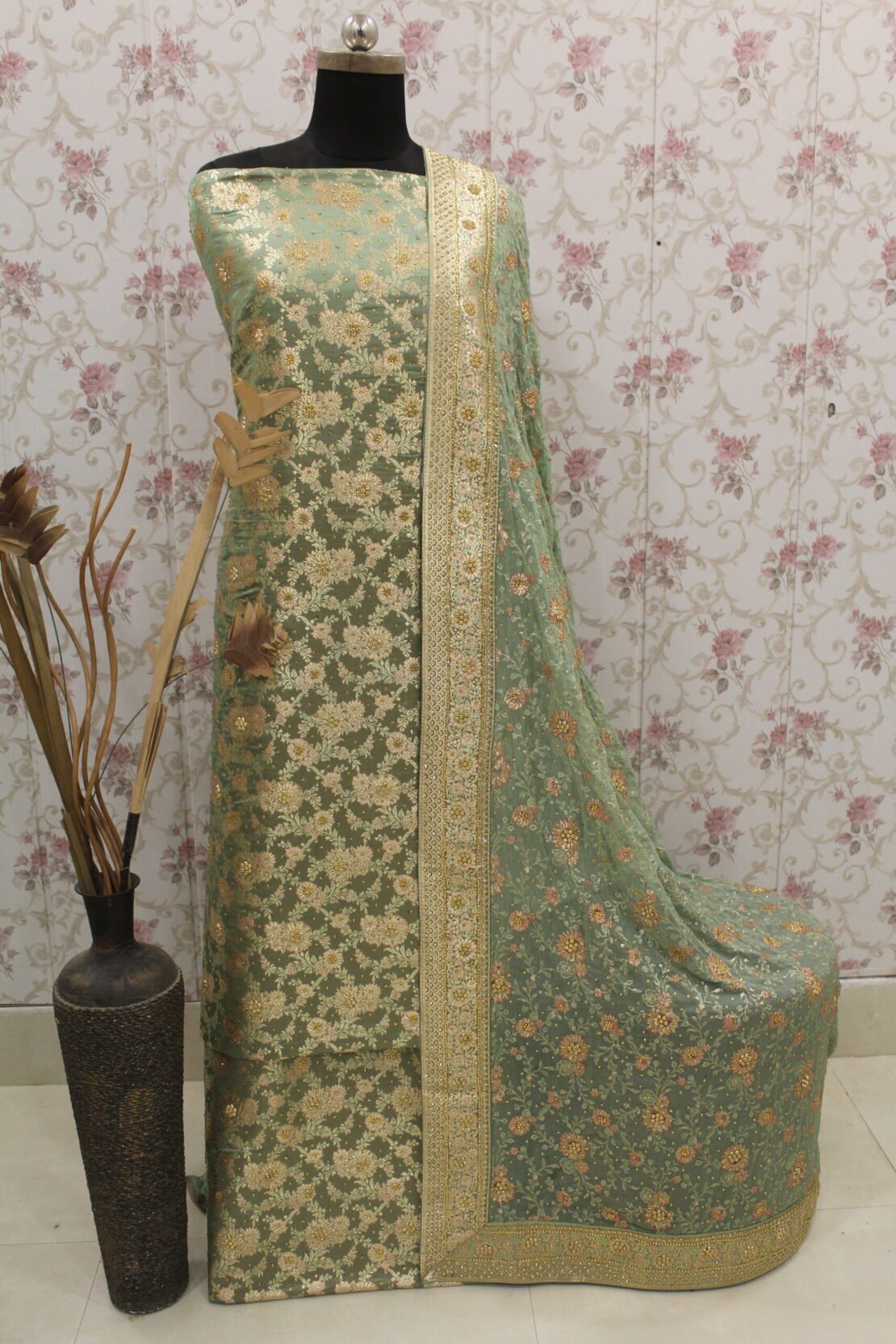 Kamkhuwab Gharara