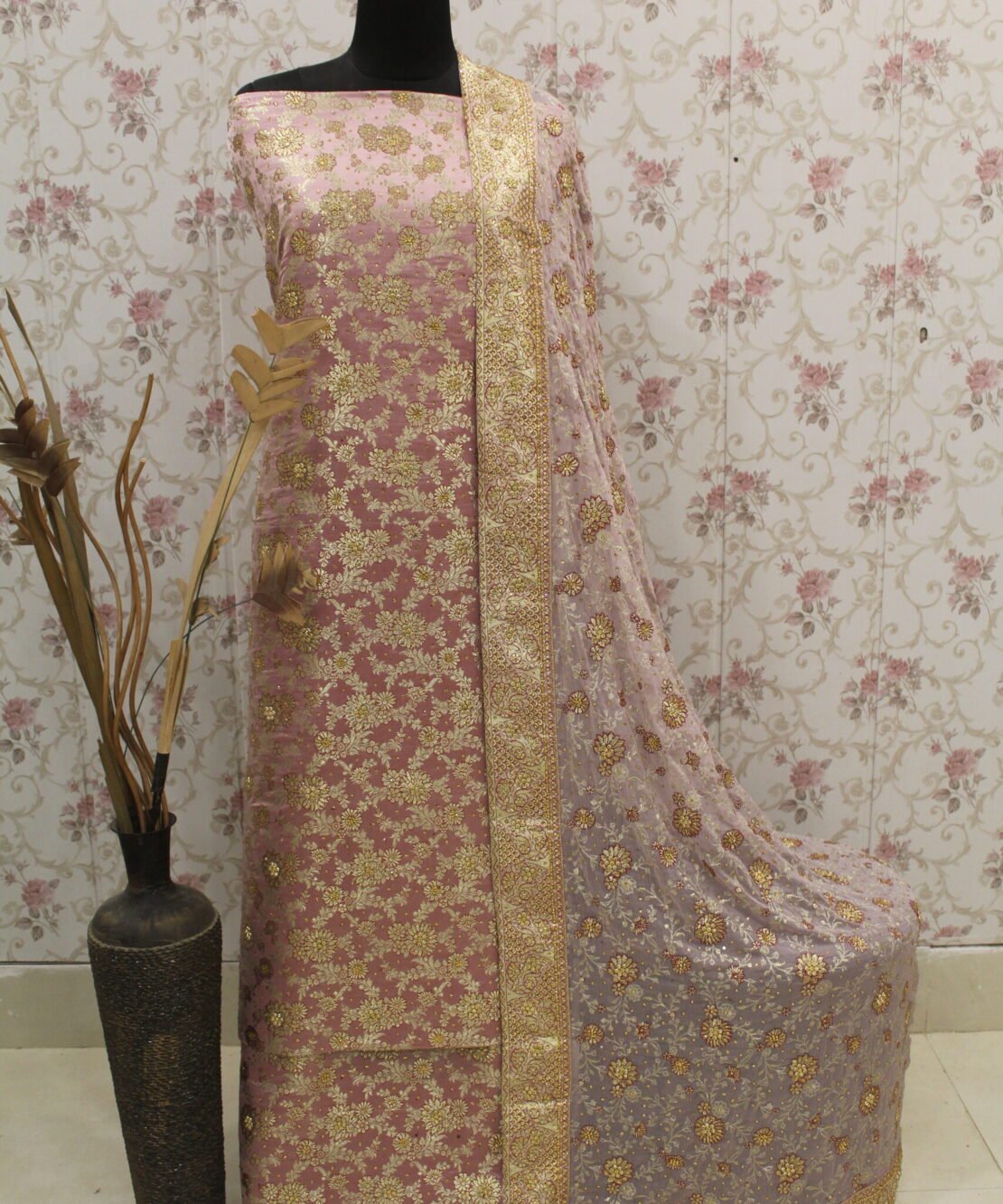Kamkhuwab Gharara