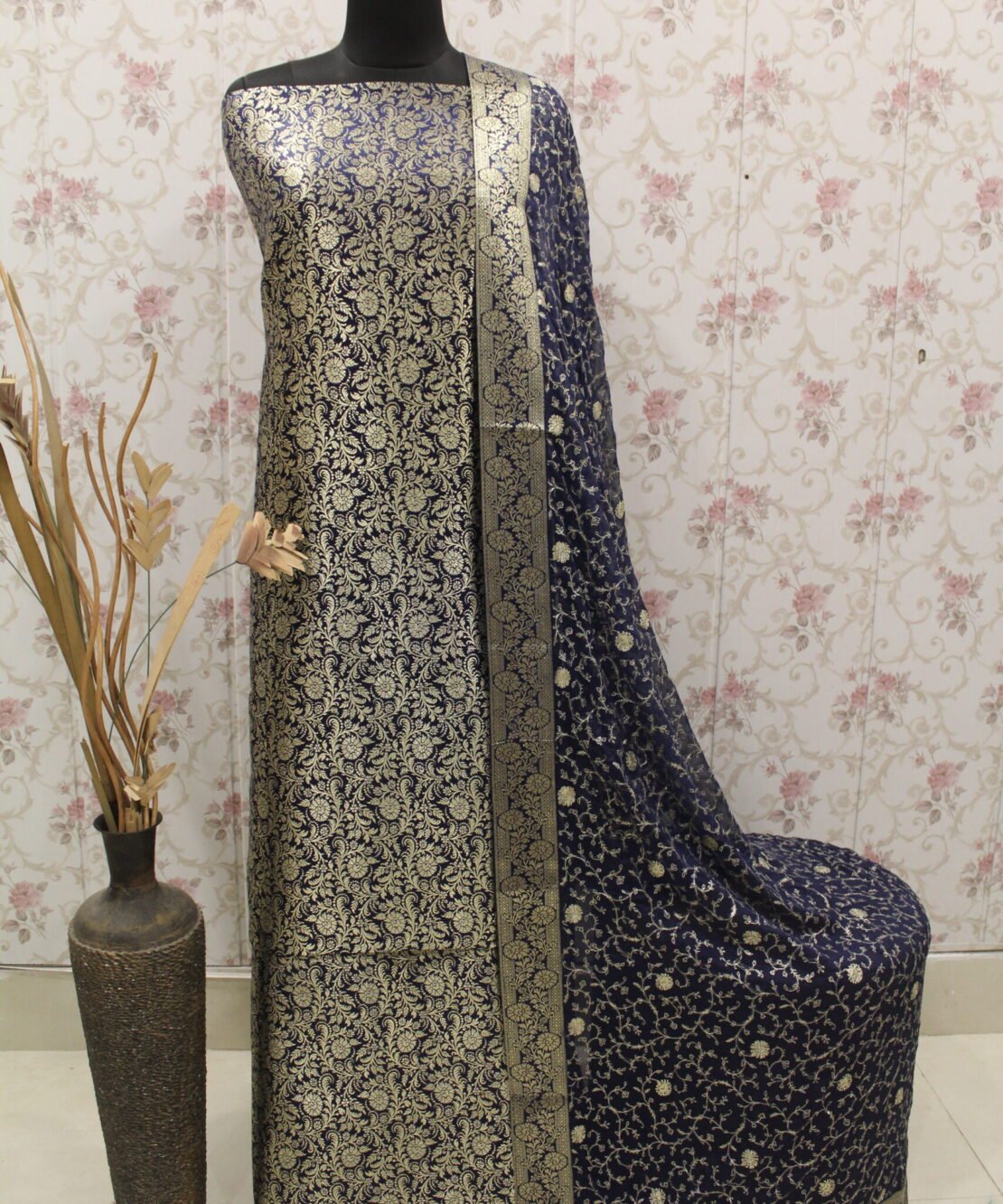 Kamkhuwab Gharara