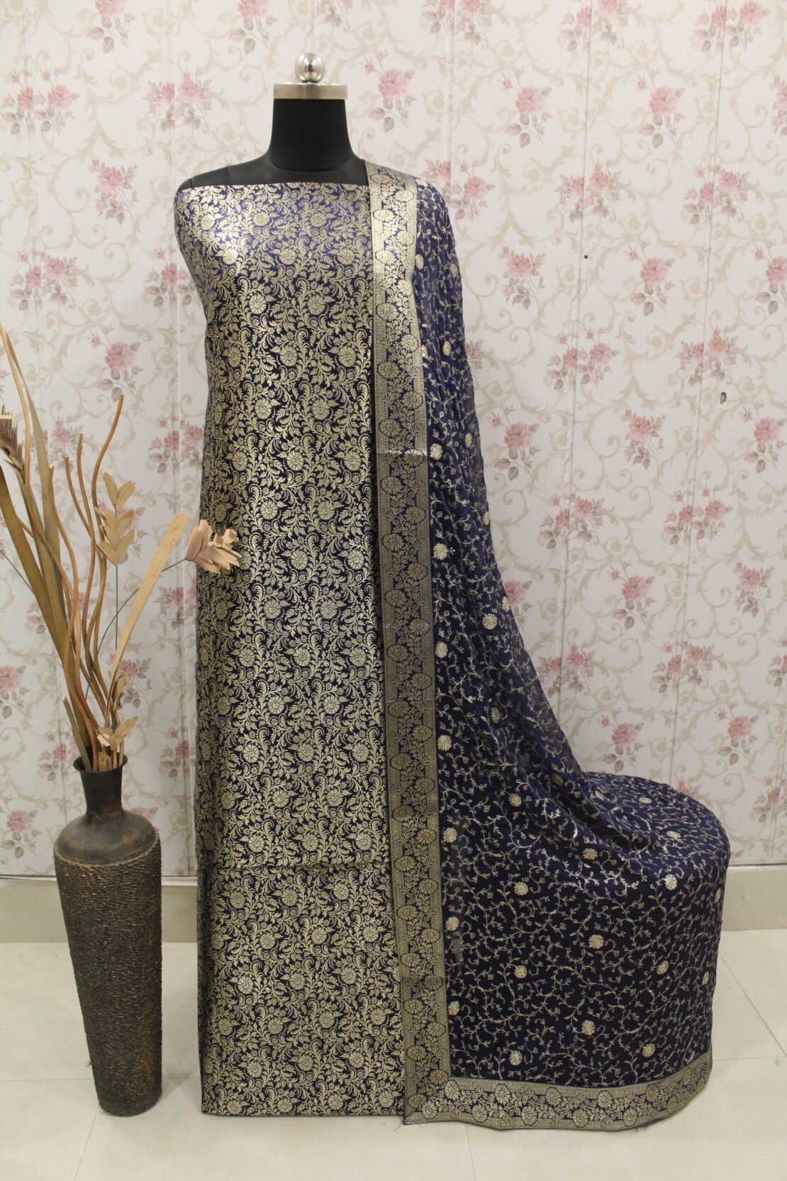 Kamkhuwab Gharara