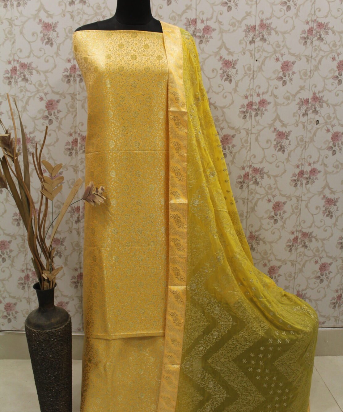 Kamkhuwab Gharara