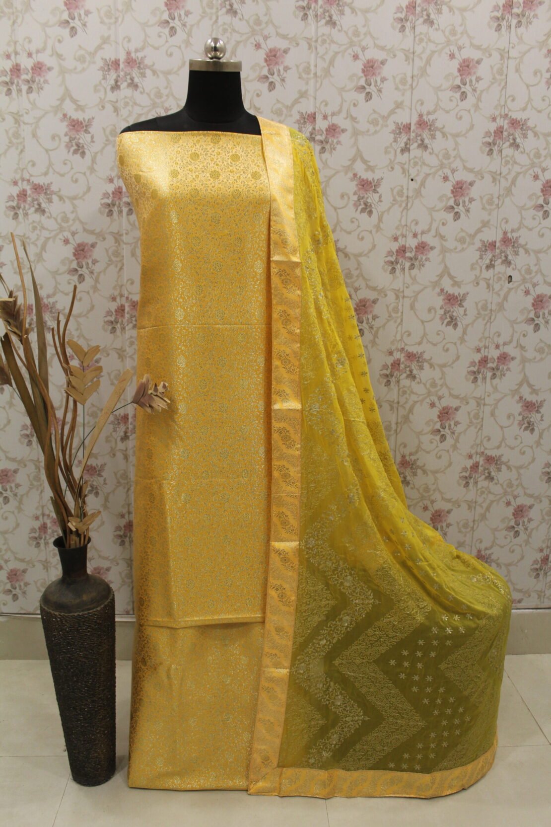 Kamkhuwab Gharara