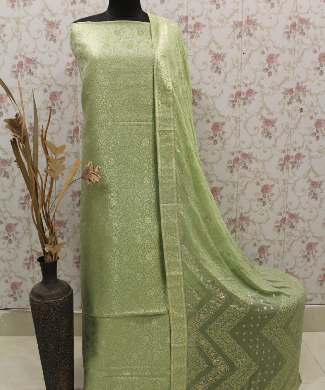 Kamkhuwab Gharara