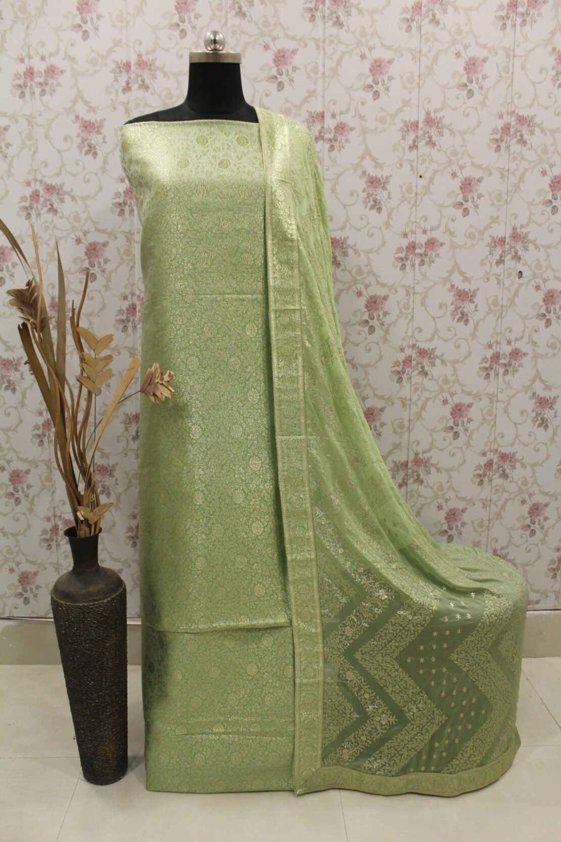 Kamkhuwab Gharara