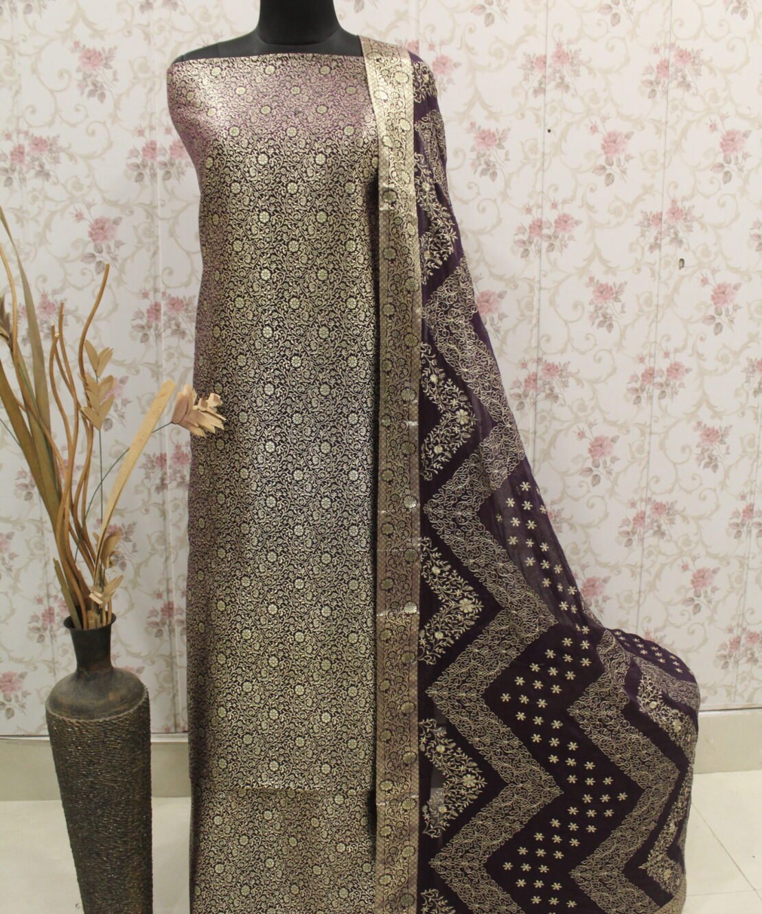 Kamkhuwab Gharara