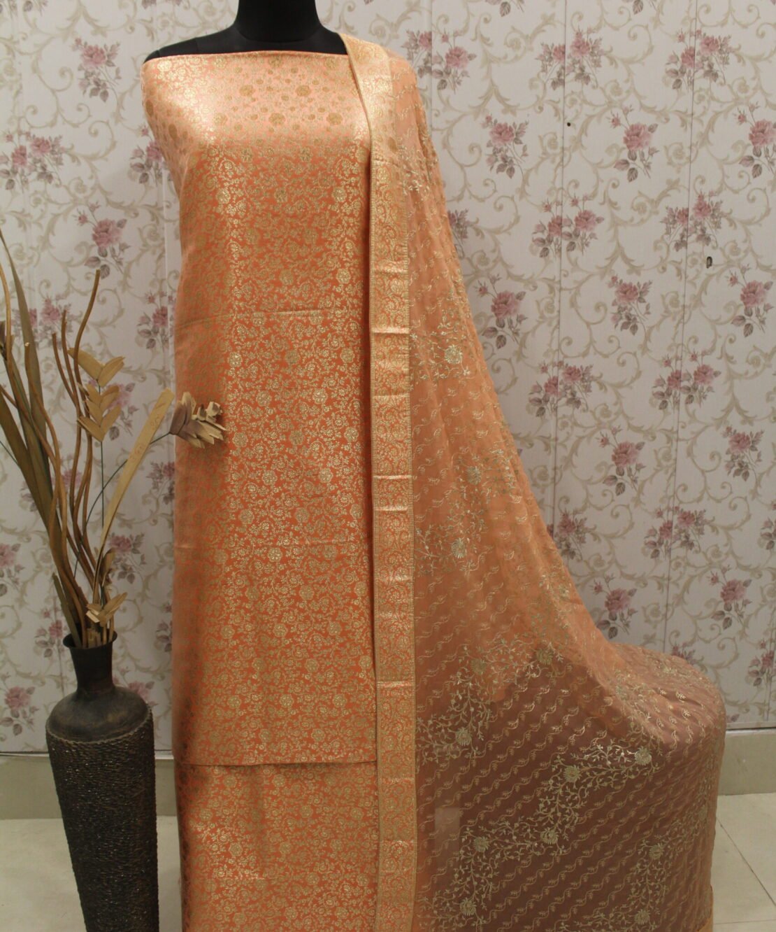 Kamkhuwab Gharara