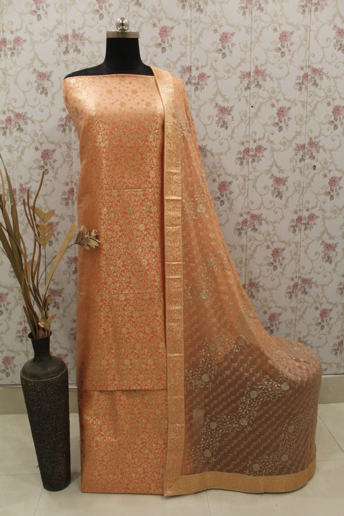 Kamkhuwab Gharara