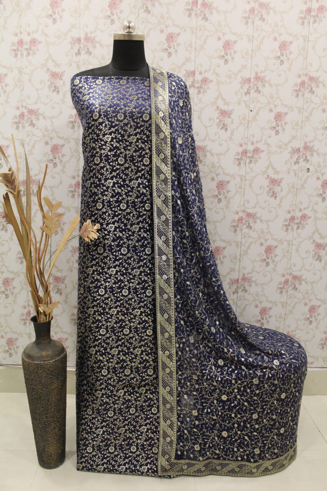 Kamkhuwab Gharara