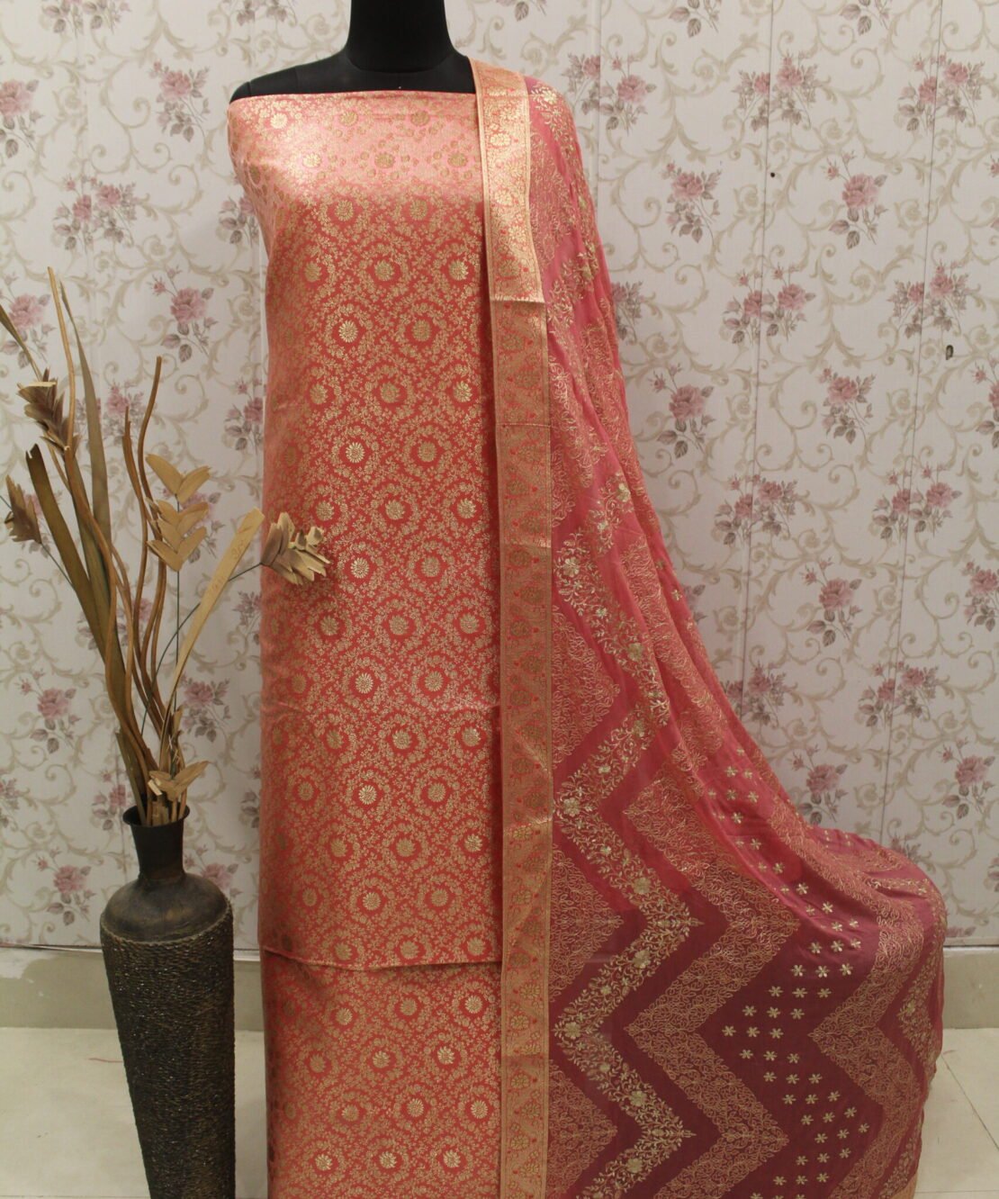 Kamkhuwab Gharara
