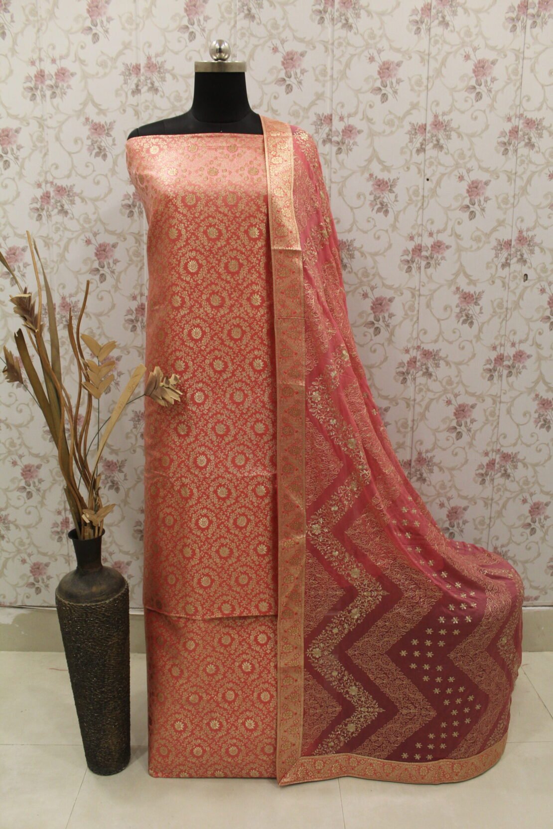 Kamkhuwab Gharara