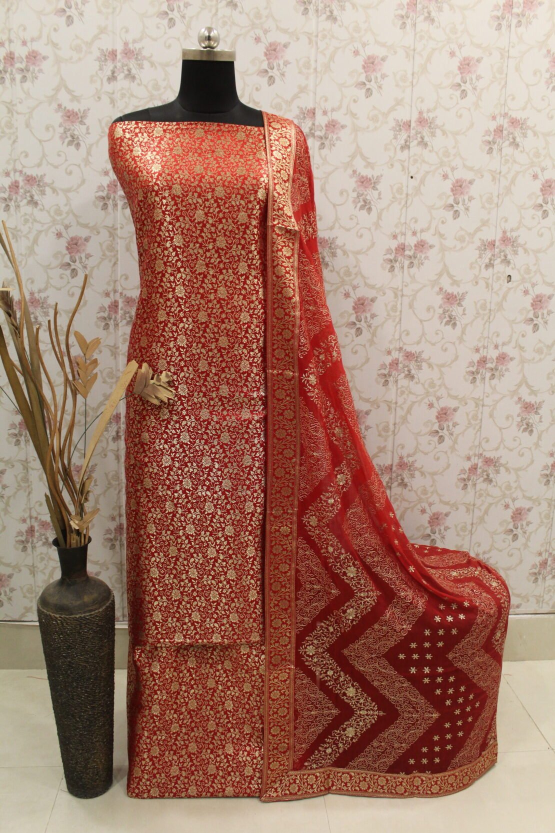 Kamkhuwab Gharara