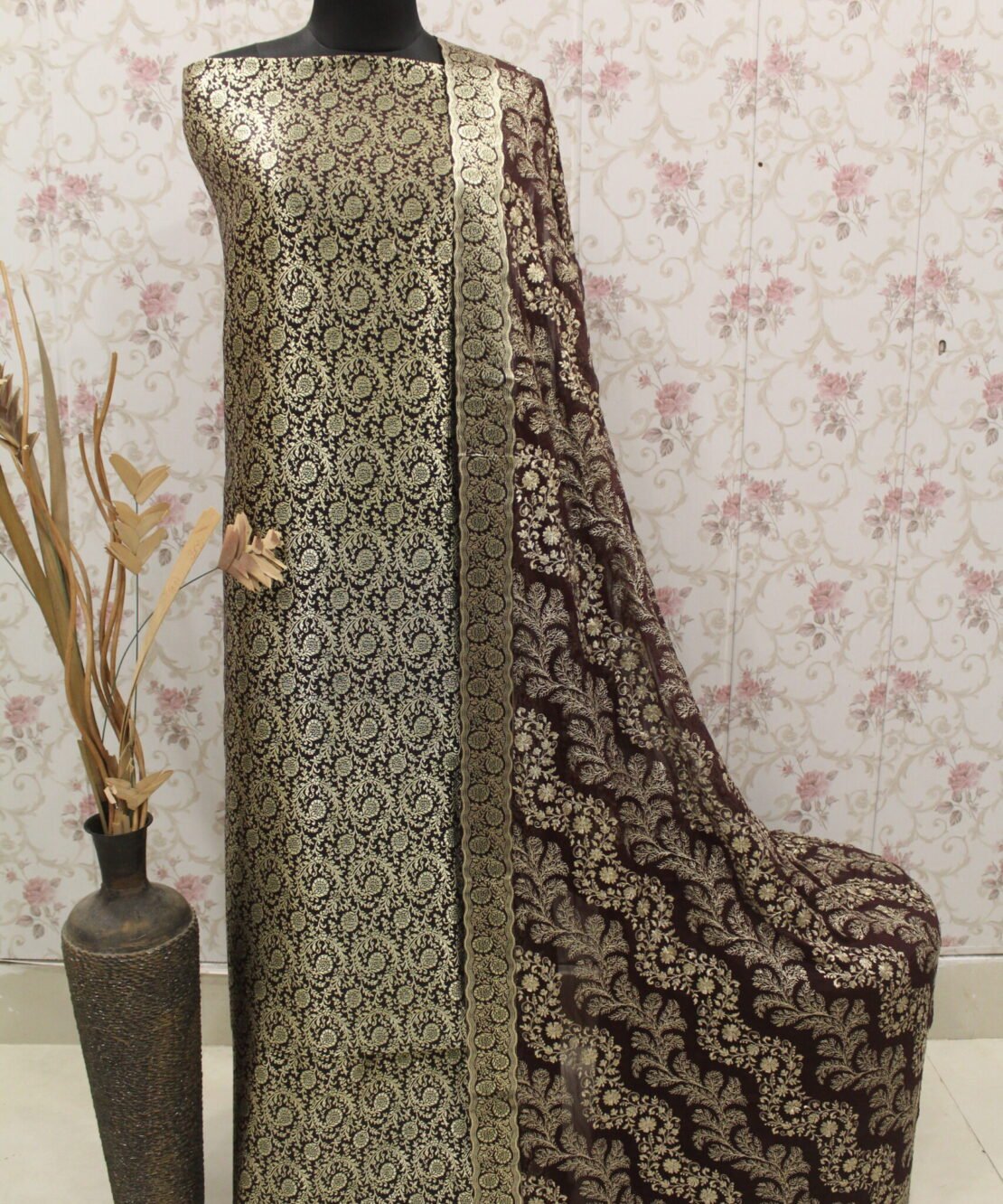 Kamkhuwab Gharara