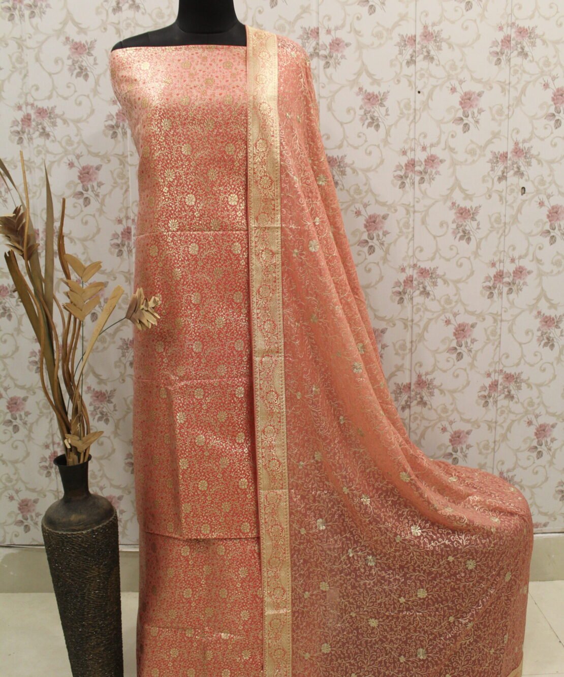 Kamkhuwab Gharara
