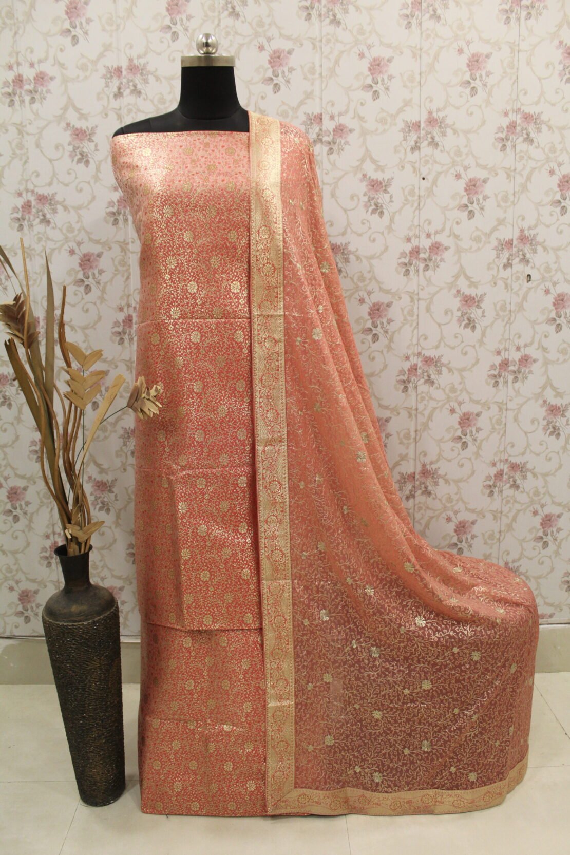 Kamkhuwab Gharara
