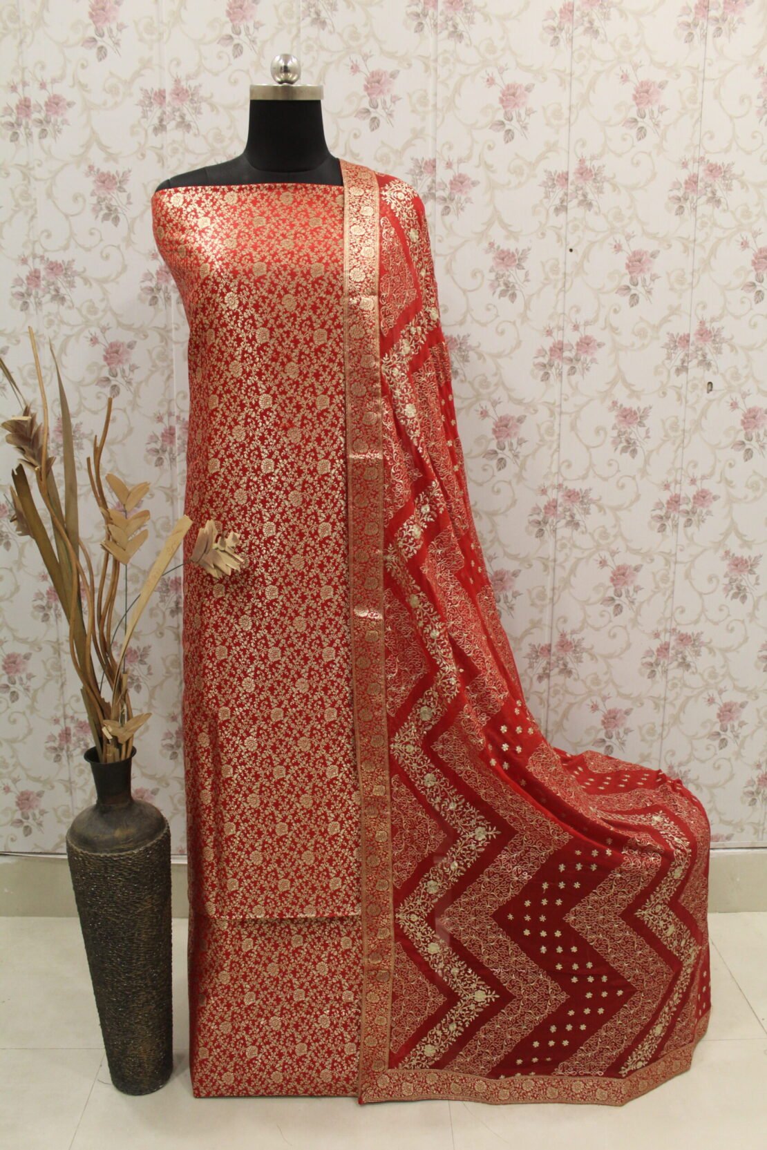 Kamkhuwab Gharara
