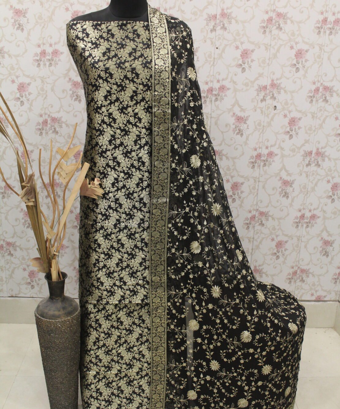 Kamkhuwab Gharara