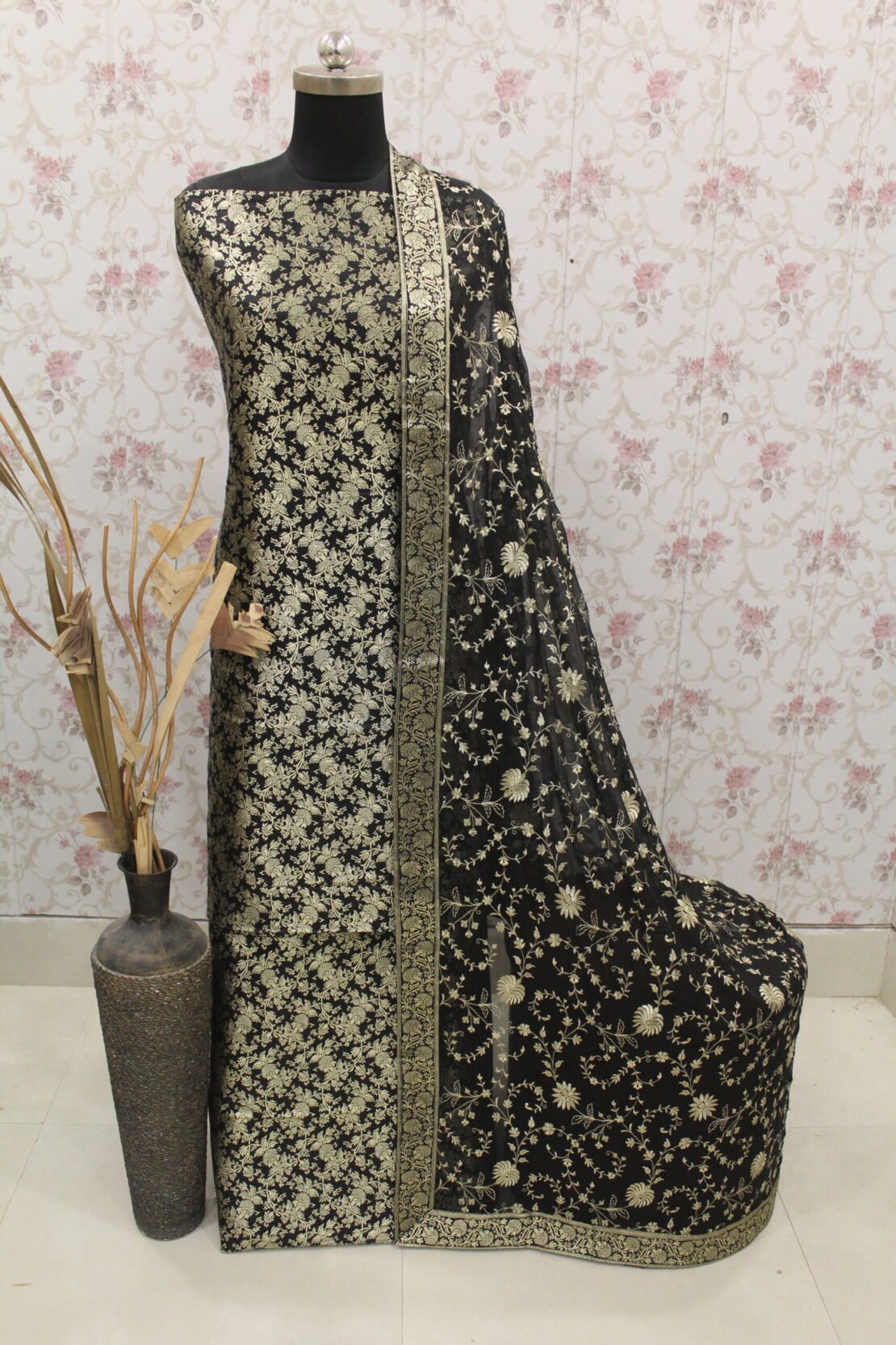 Kamkhuwab Gharara