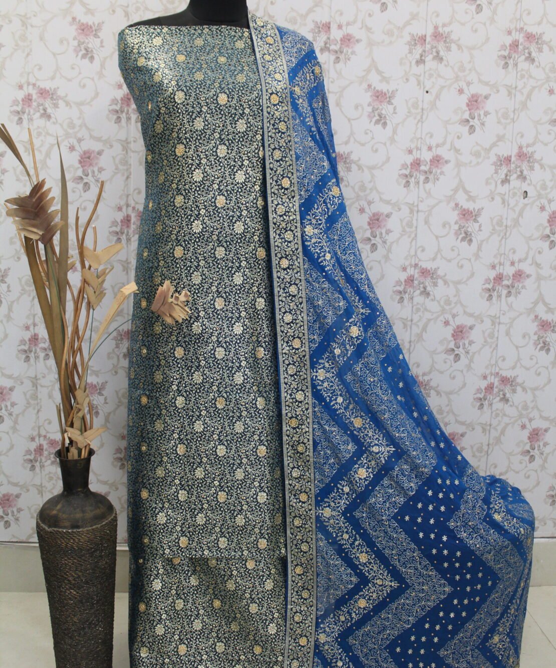 Kamkhuwab Gharara