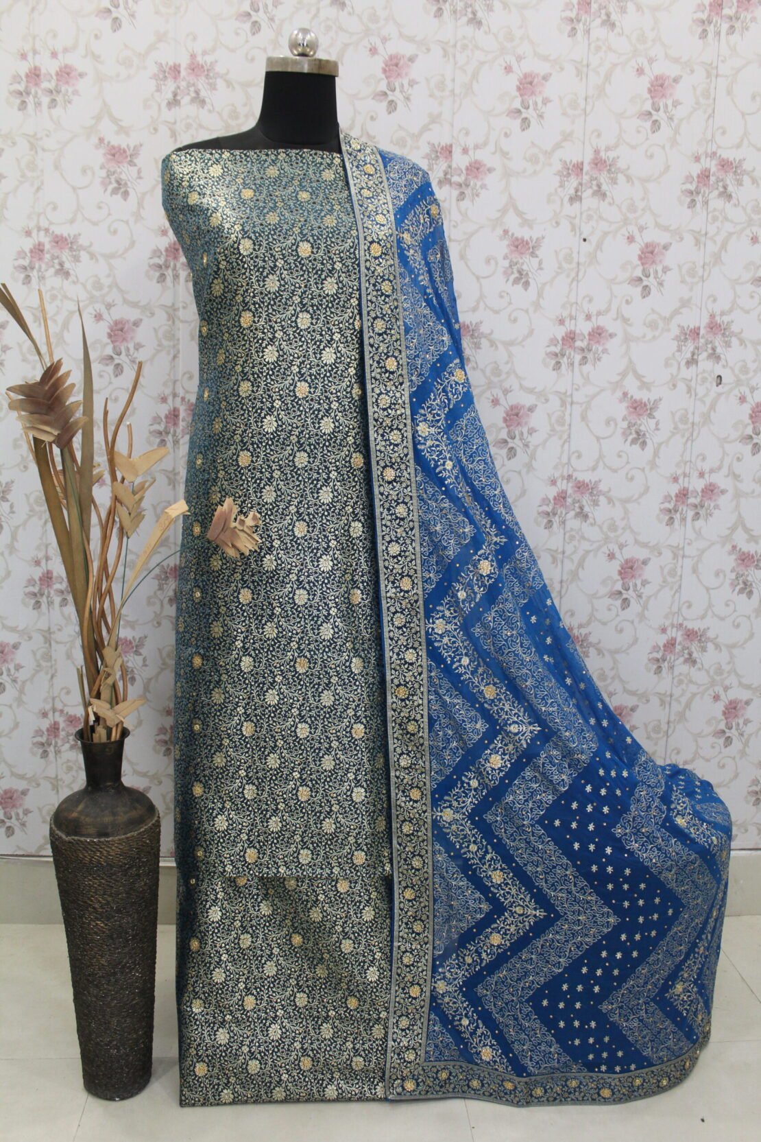 Kamkhuwab Gharara