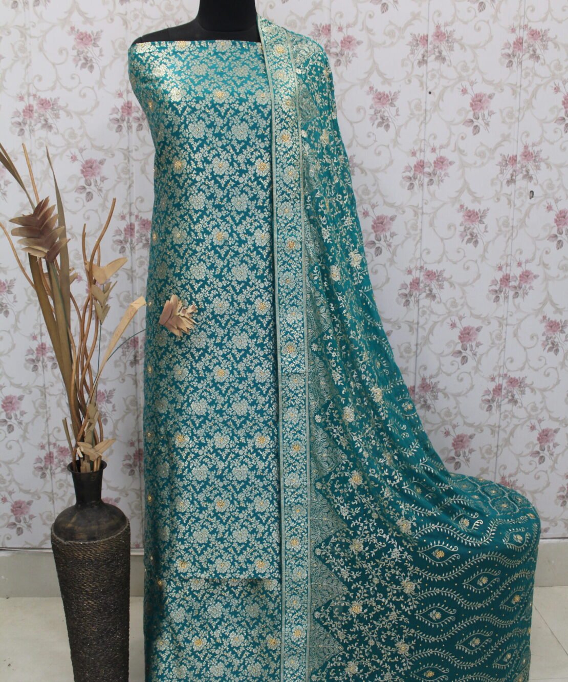 Kamkhuwab Gharara