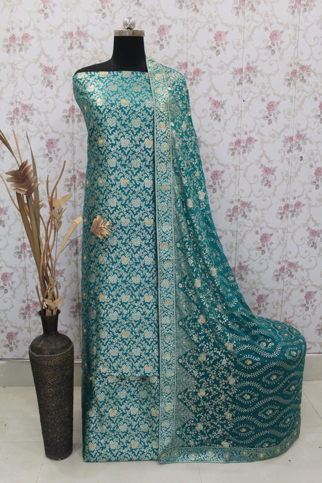 Kamkhuwab Gharara