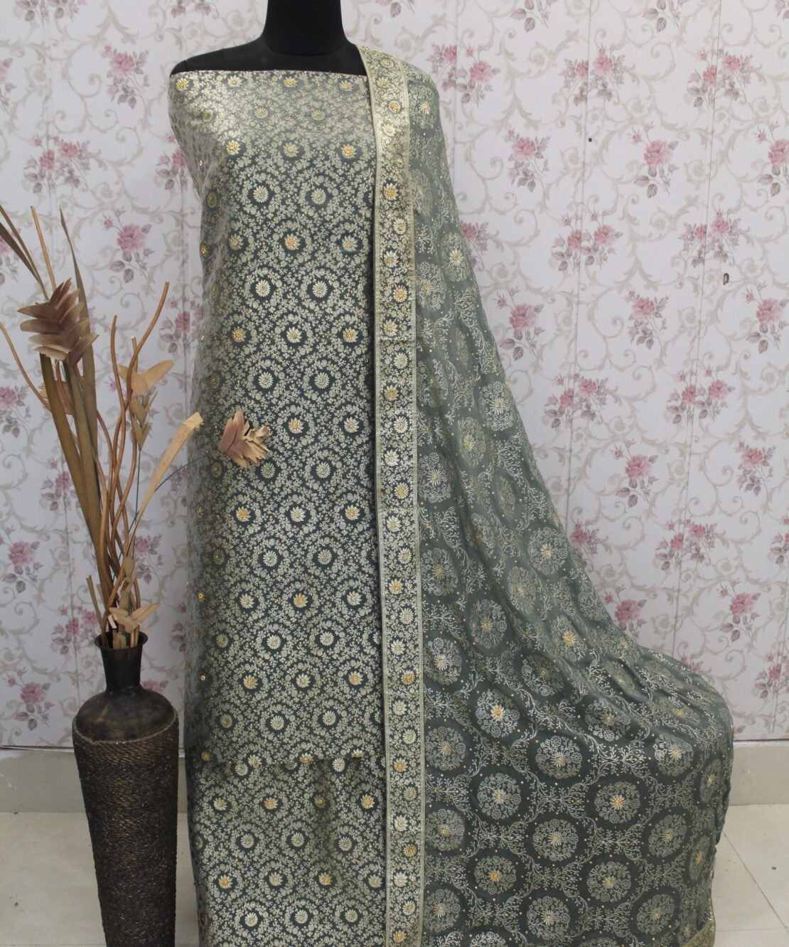 Kamkhuwab Gharara