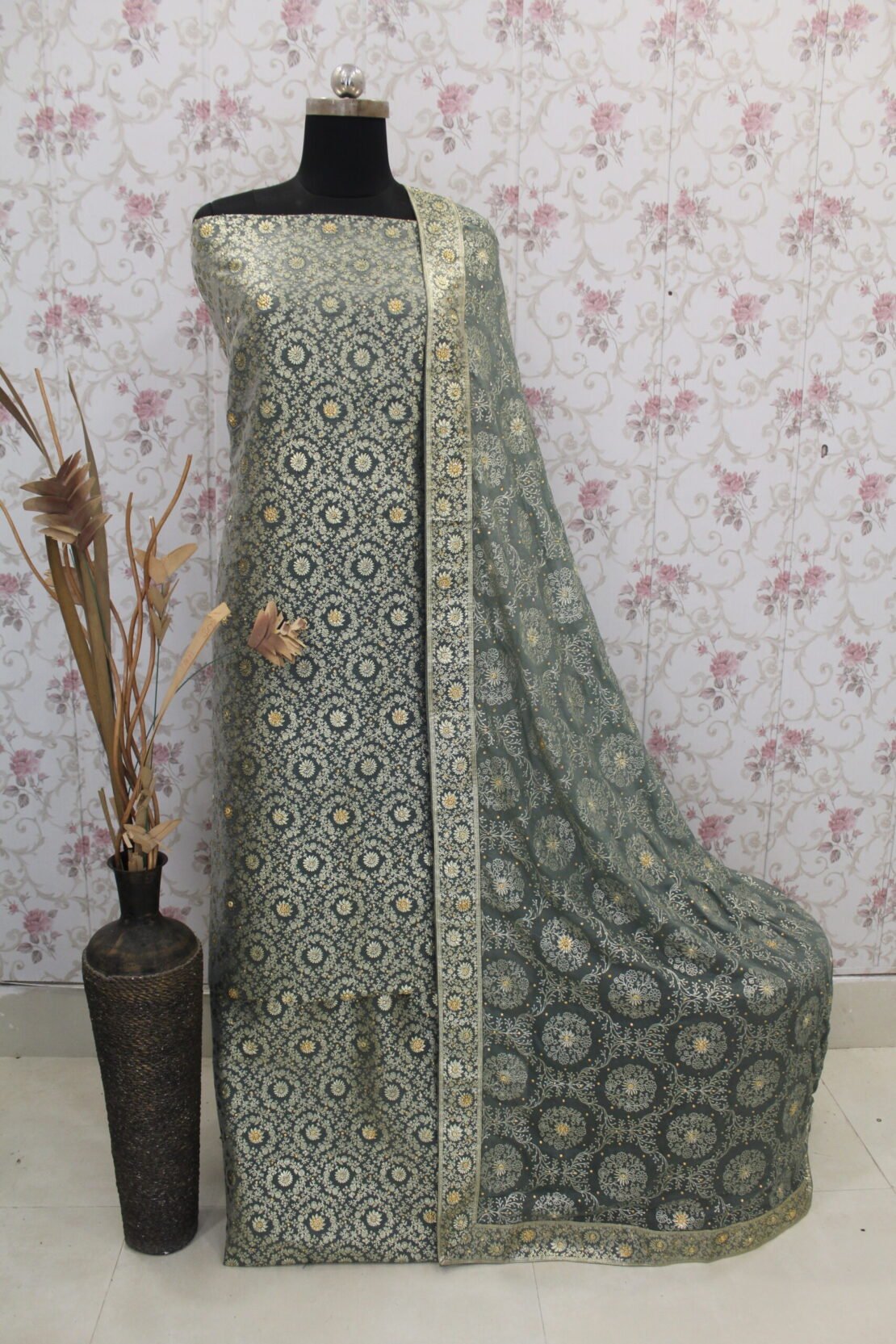 Kamkhuwab Gharara
