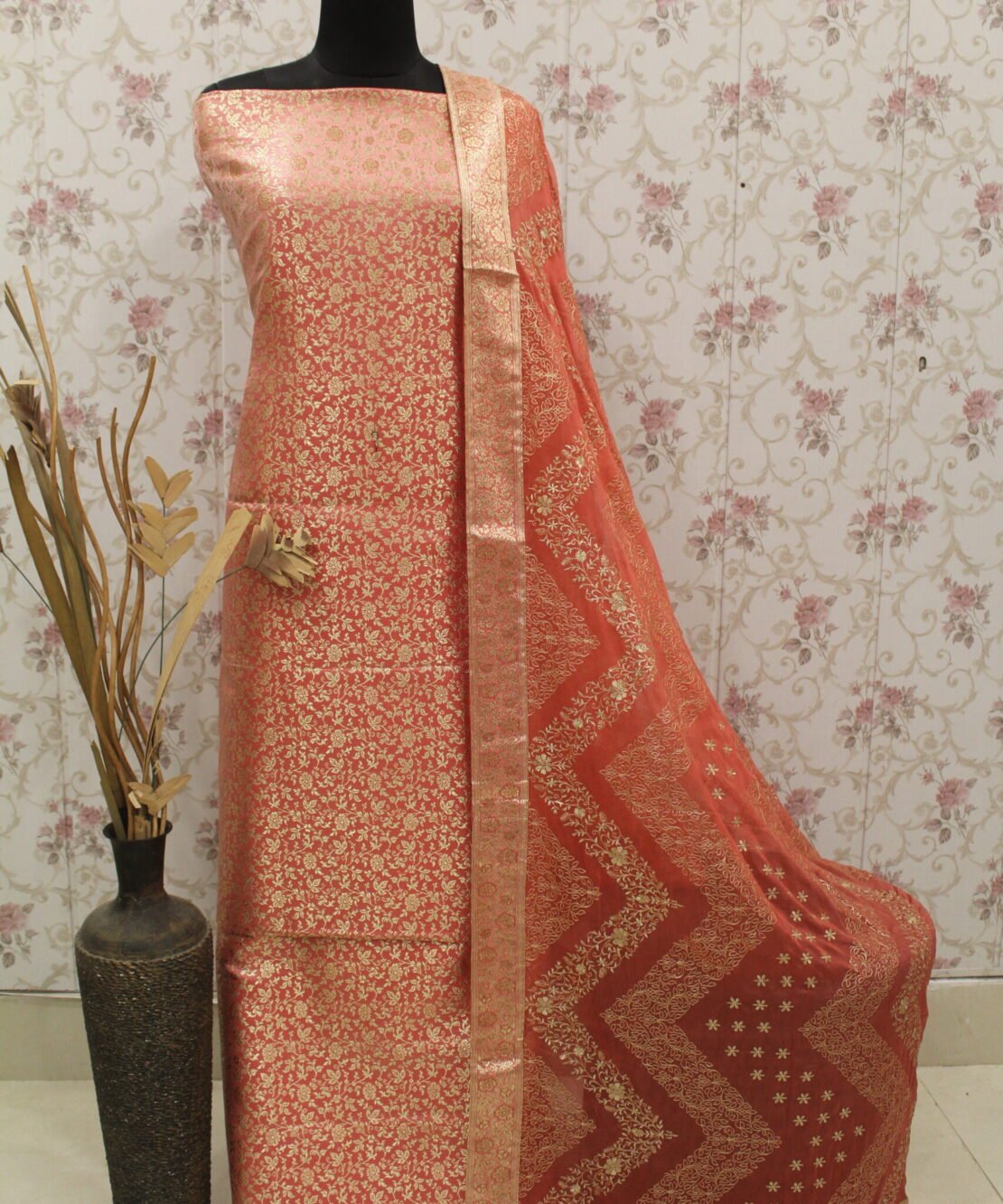 Kamkhuwab Gharara
