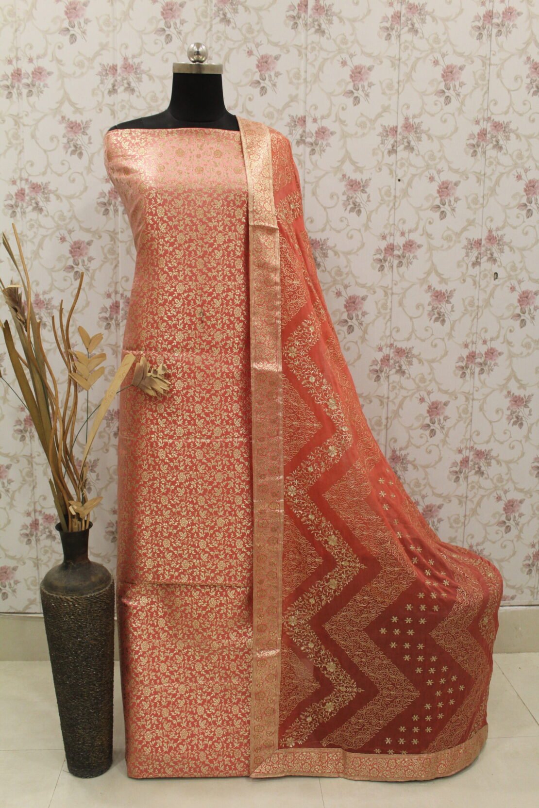 Kamkhuwab Gharara