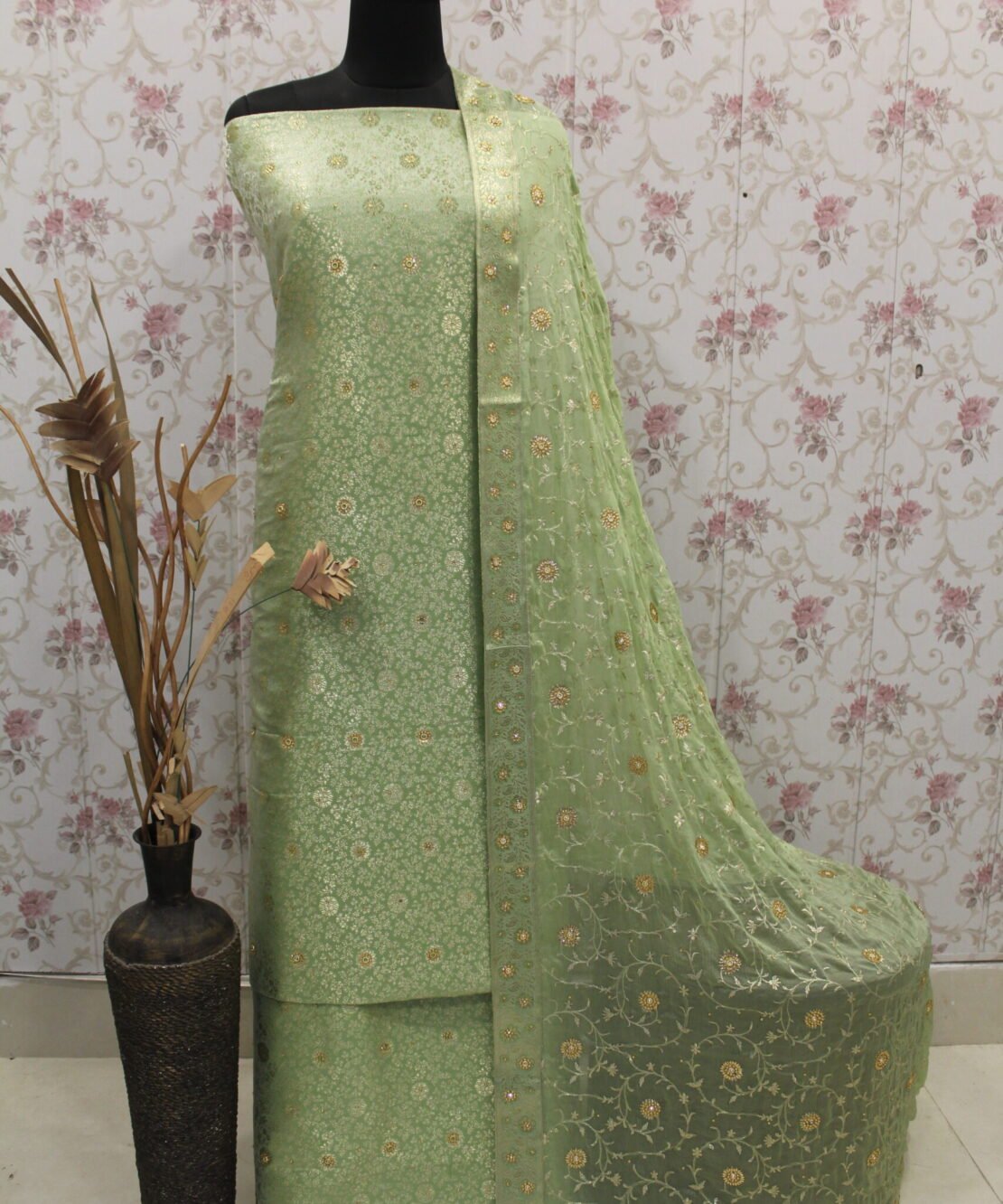 Kamkhuwab Gharara