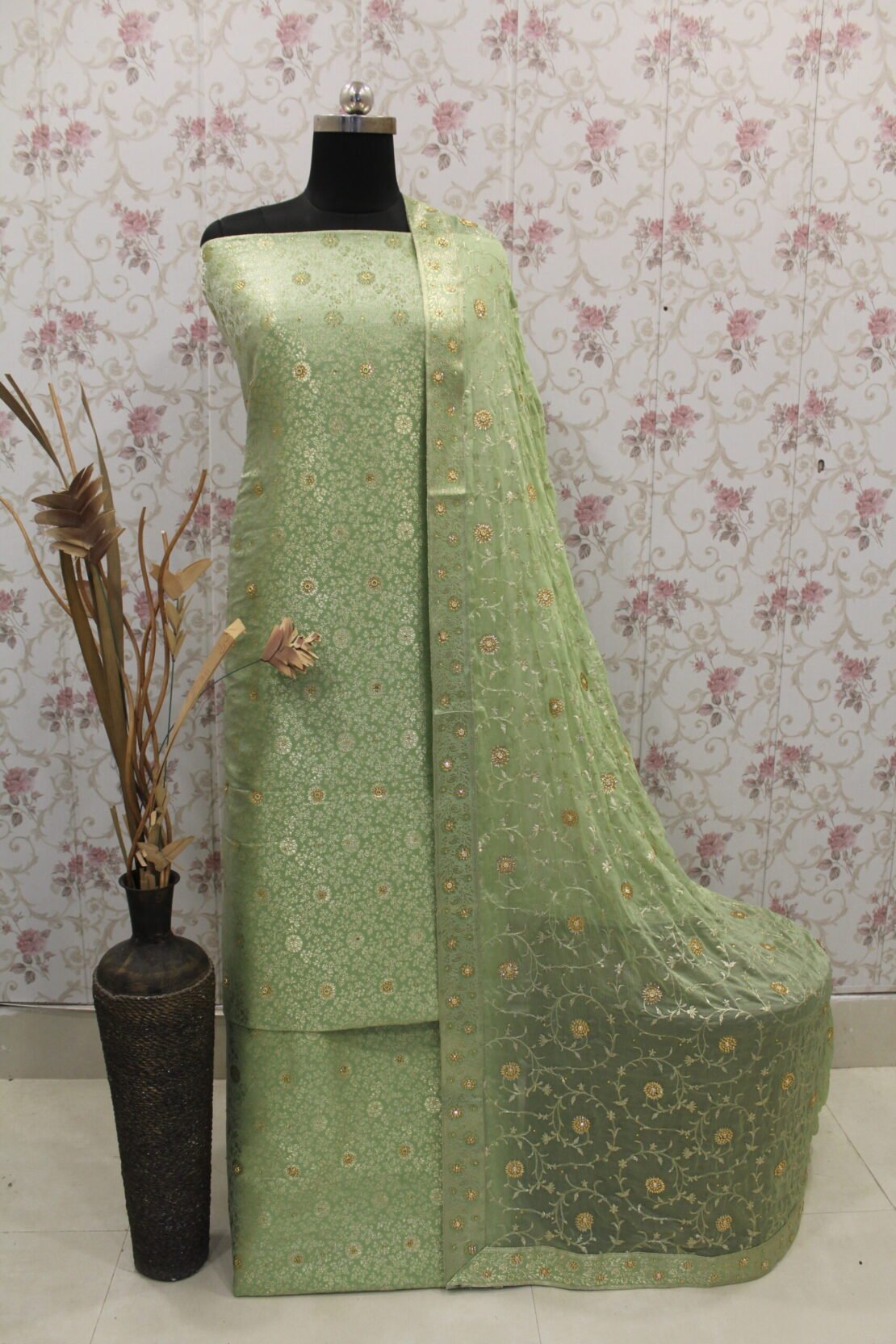 Kamkhuwab Gharara