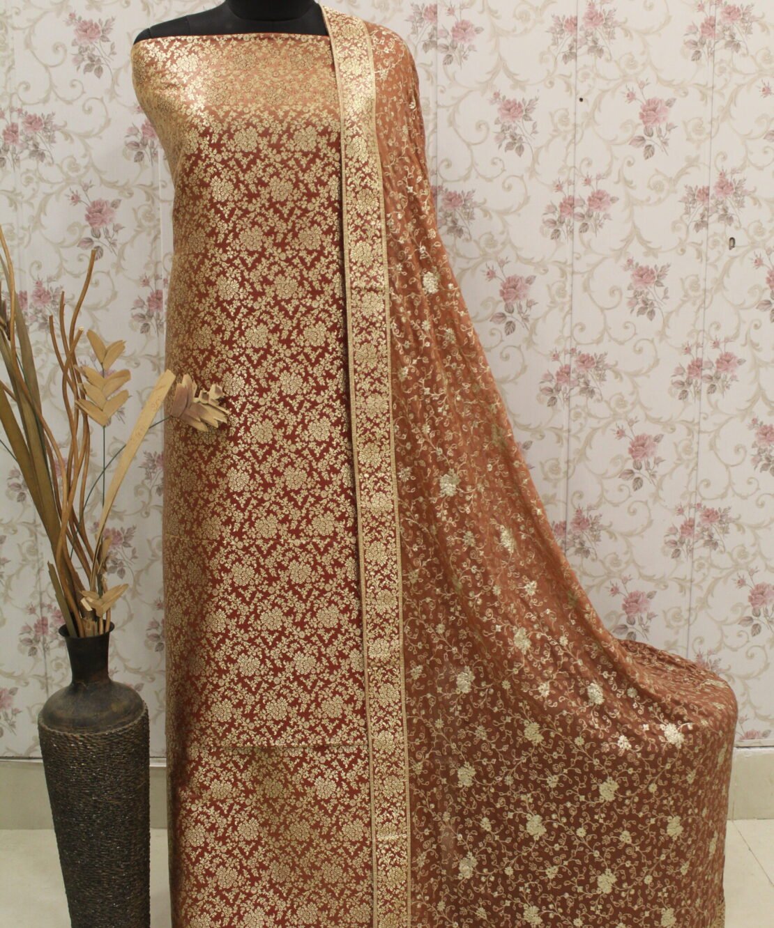 Kamkhuwab Gharara