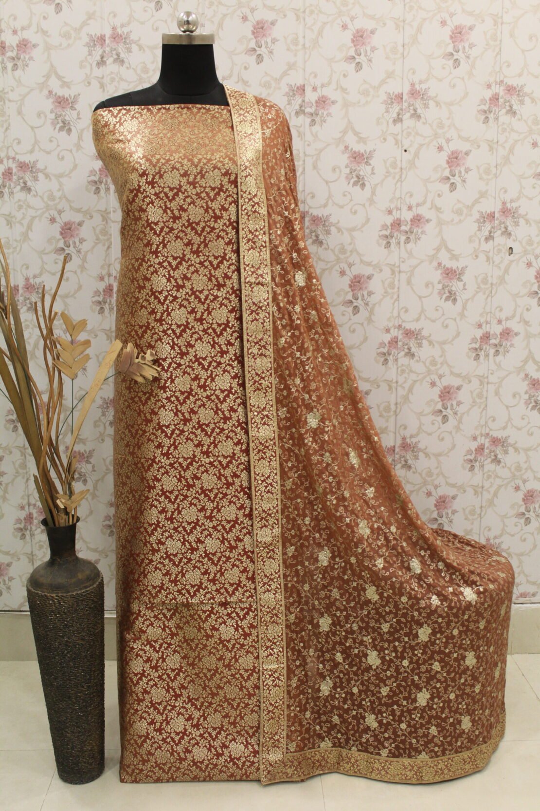 Kamkhuwab Gharara