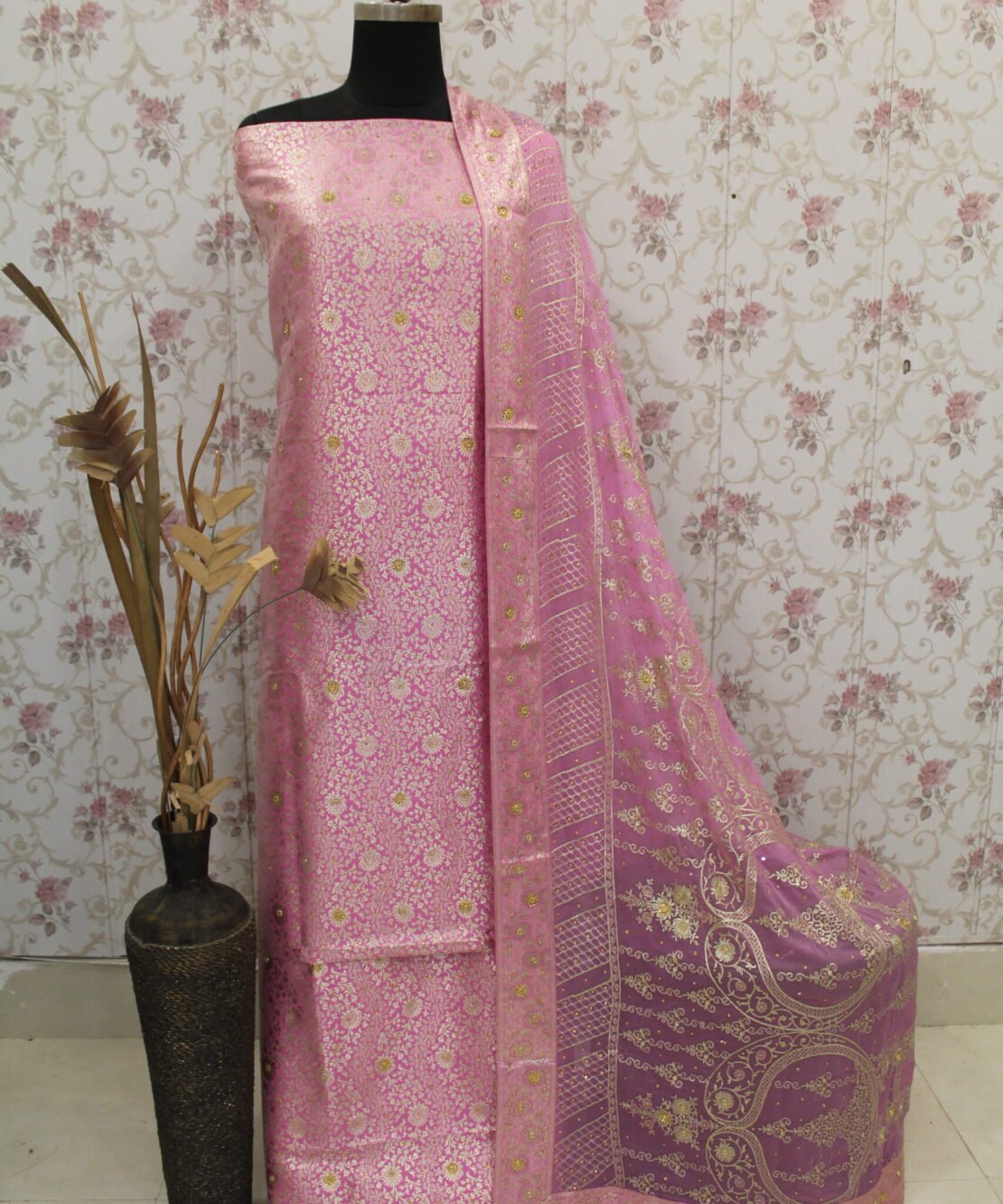 Kamkhuwab Gharara