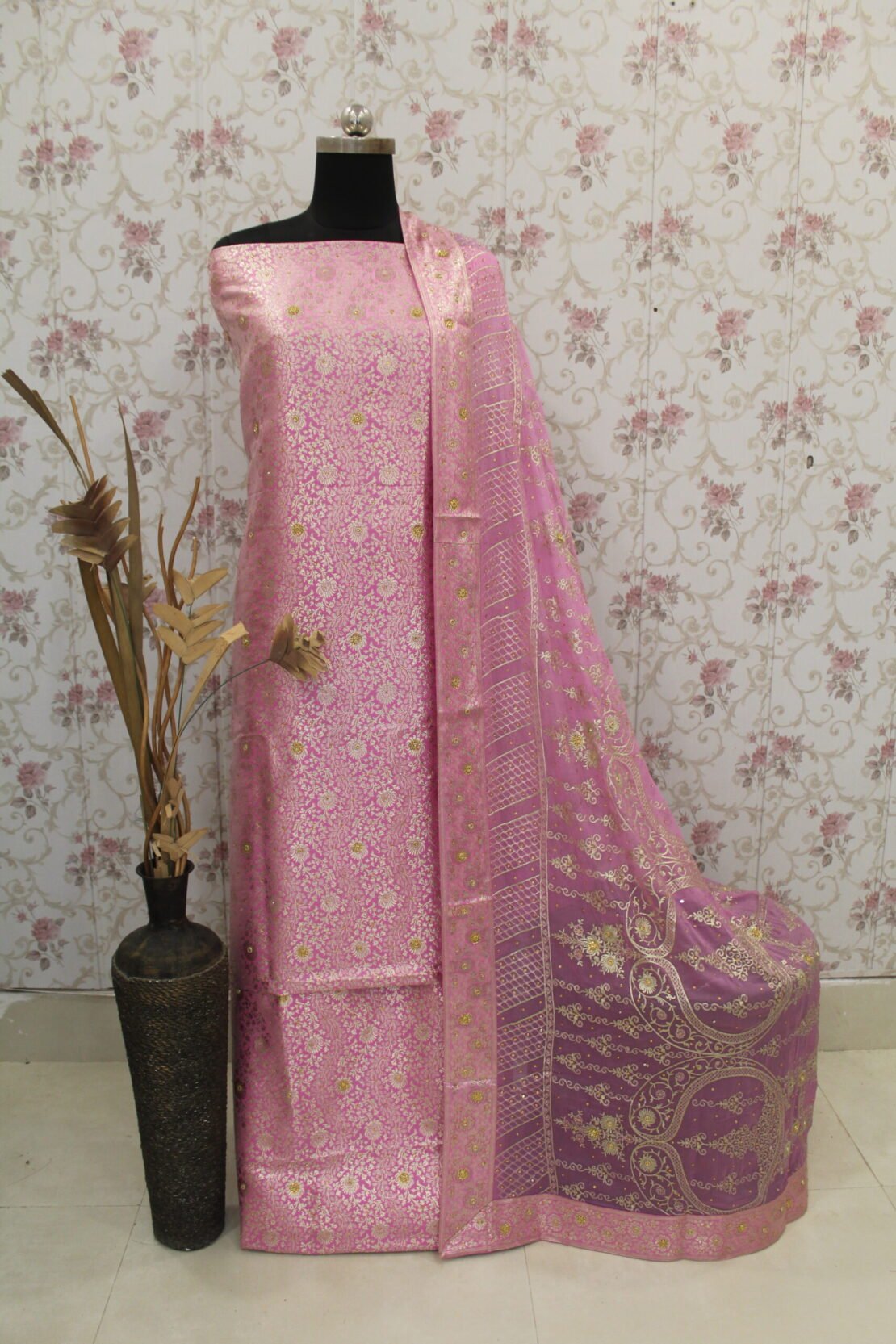 Kamkhuwab Gharara