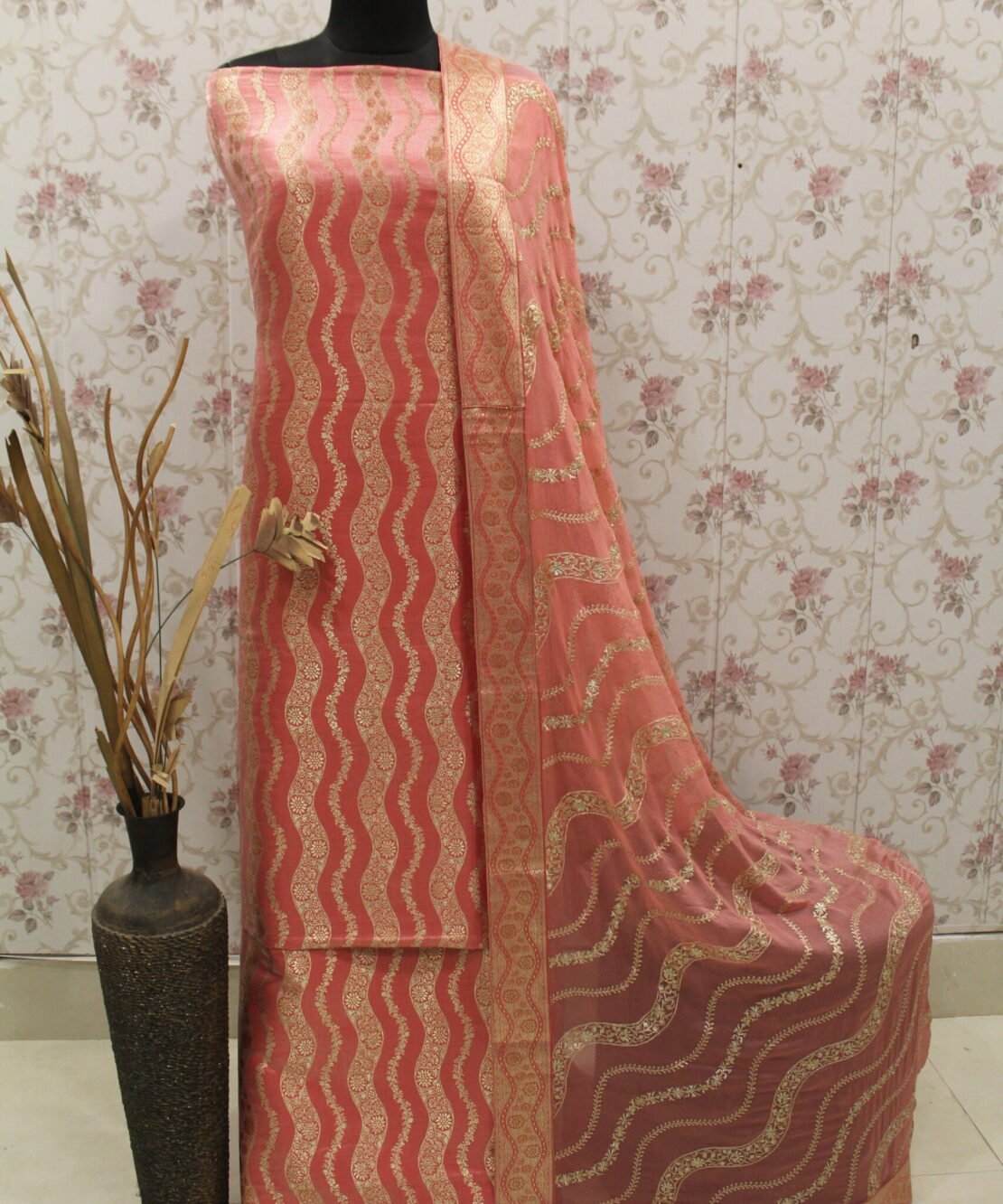 Kamkhuwab Gharara