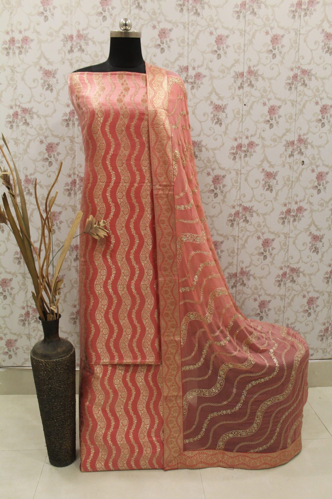 Kamkhuwab Gharara