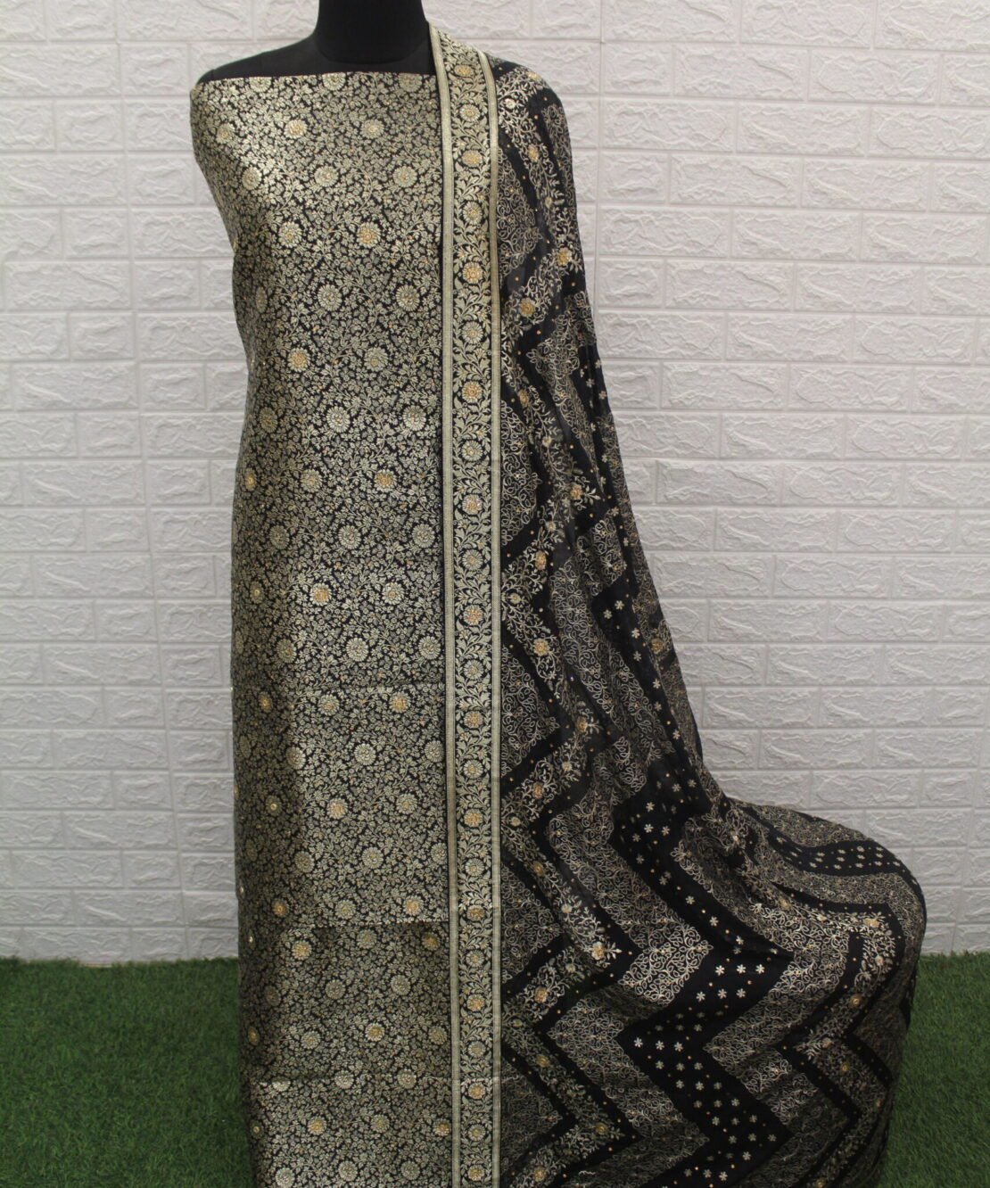 Kamkhuwab Gharara