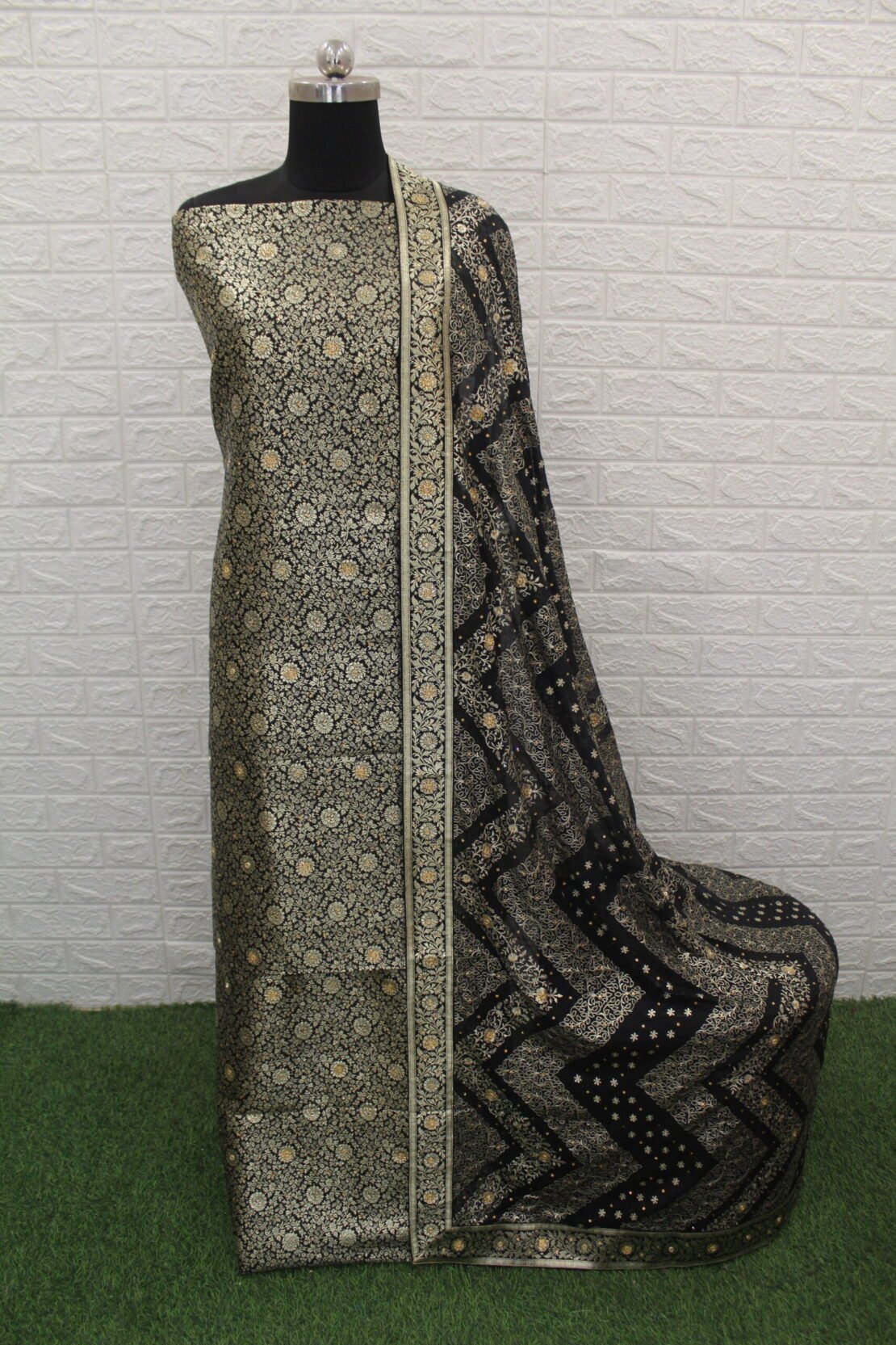 Kamkhuwab Gharara