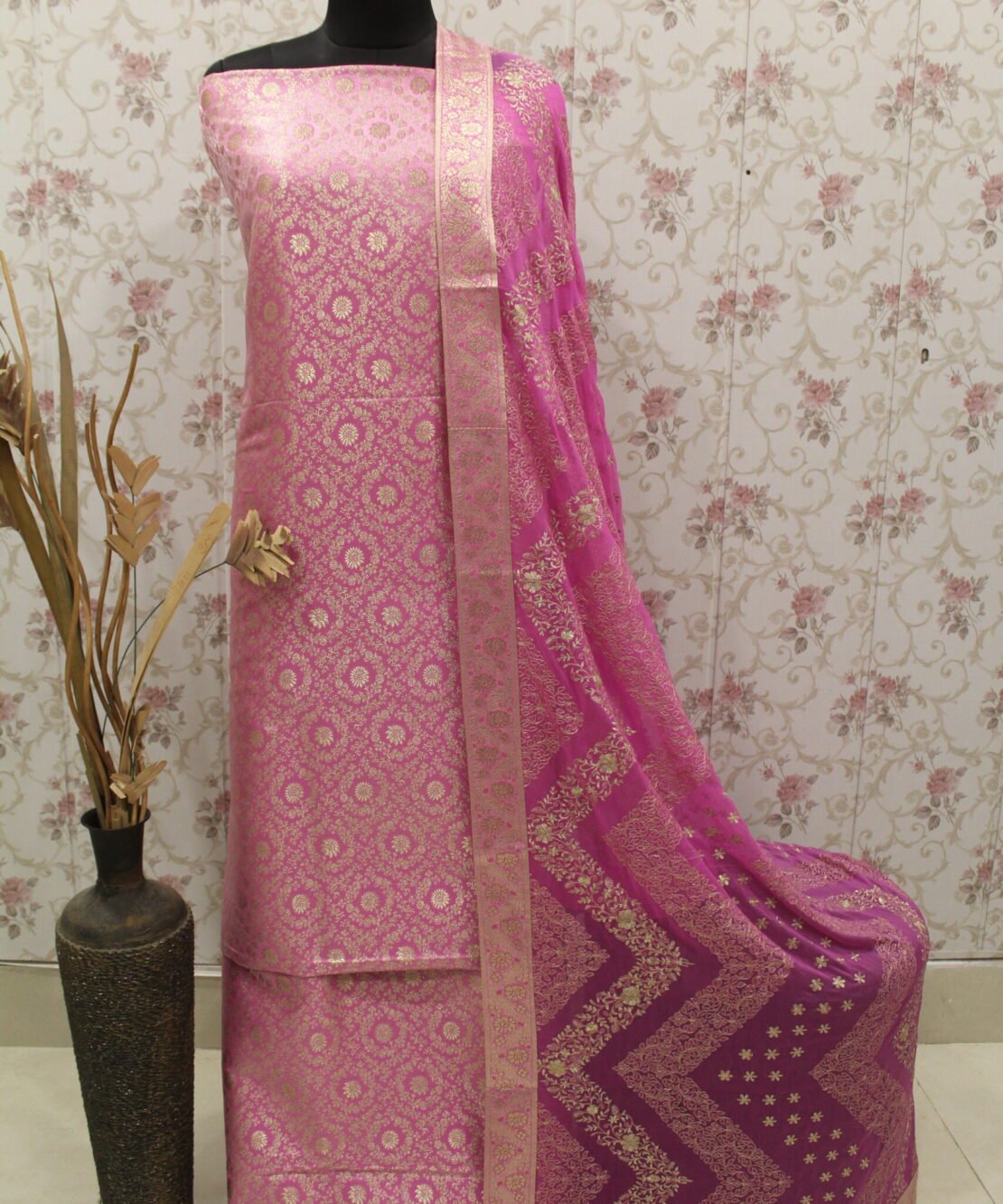 Kamkhuwab Gharara