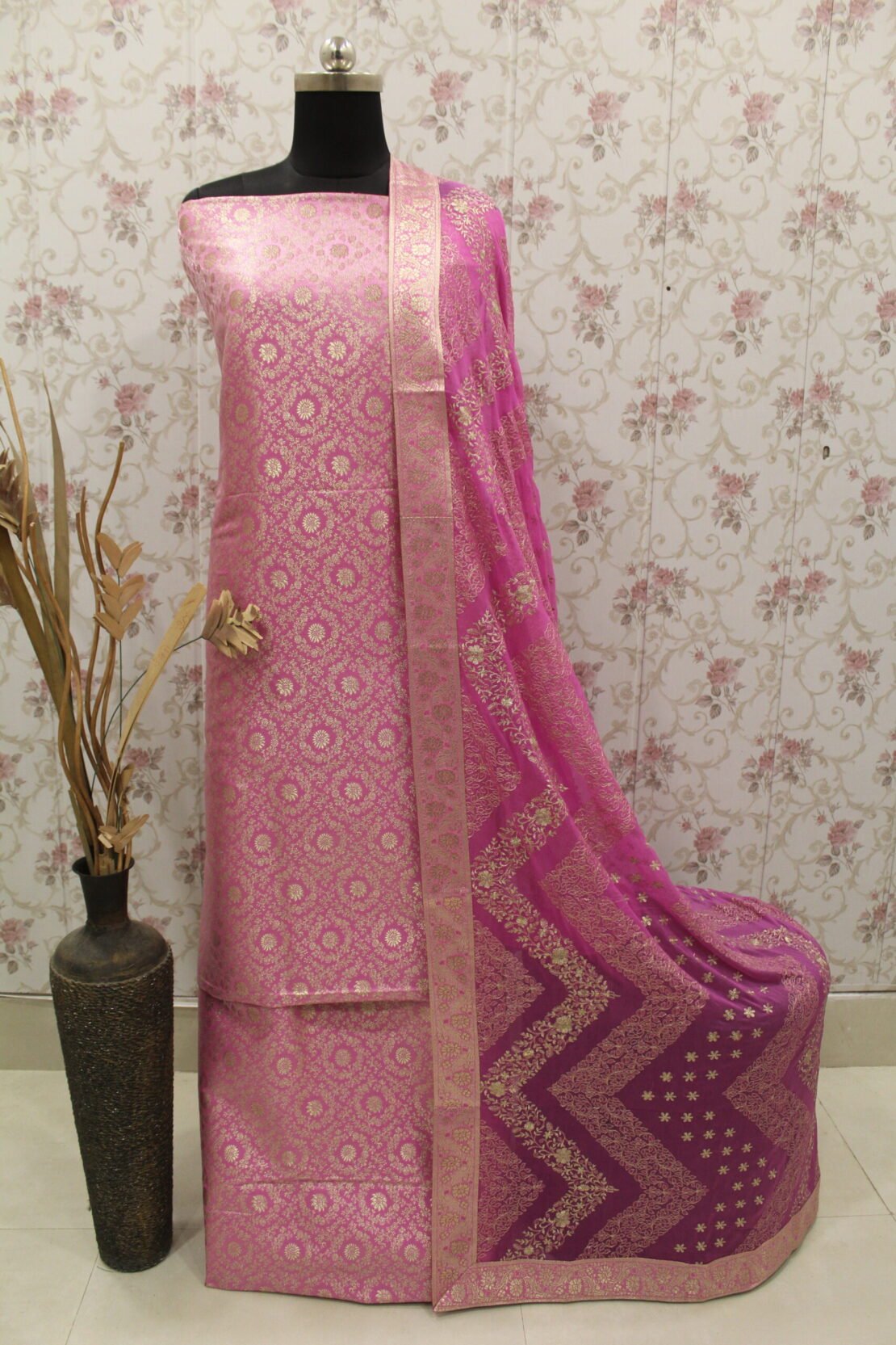 Kamkhuwab Gharara