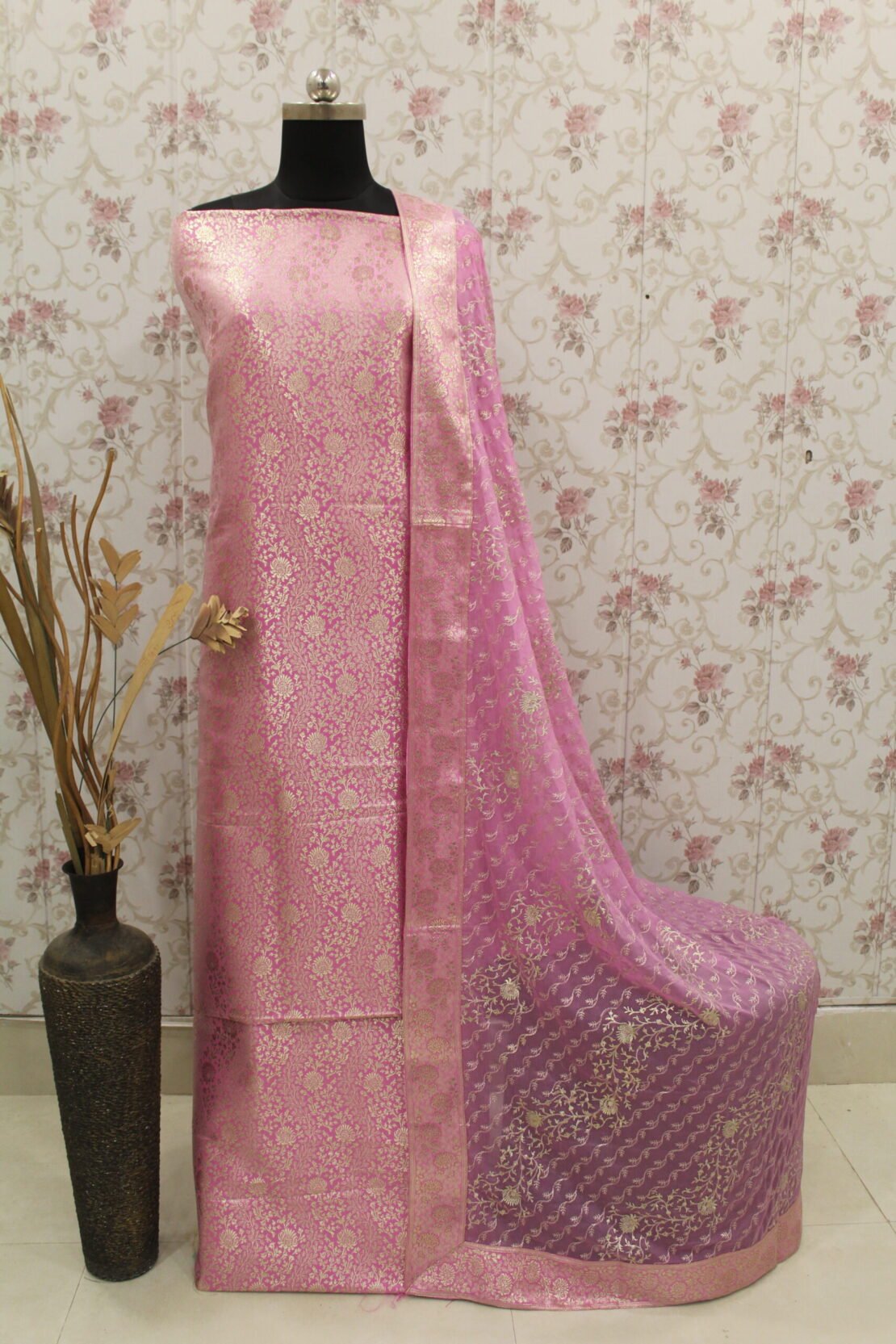 Kamkhuwab Gharara