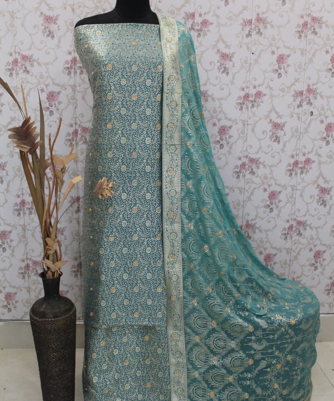 Kamkhuwab Gharara