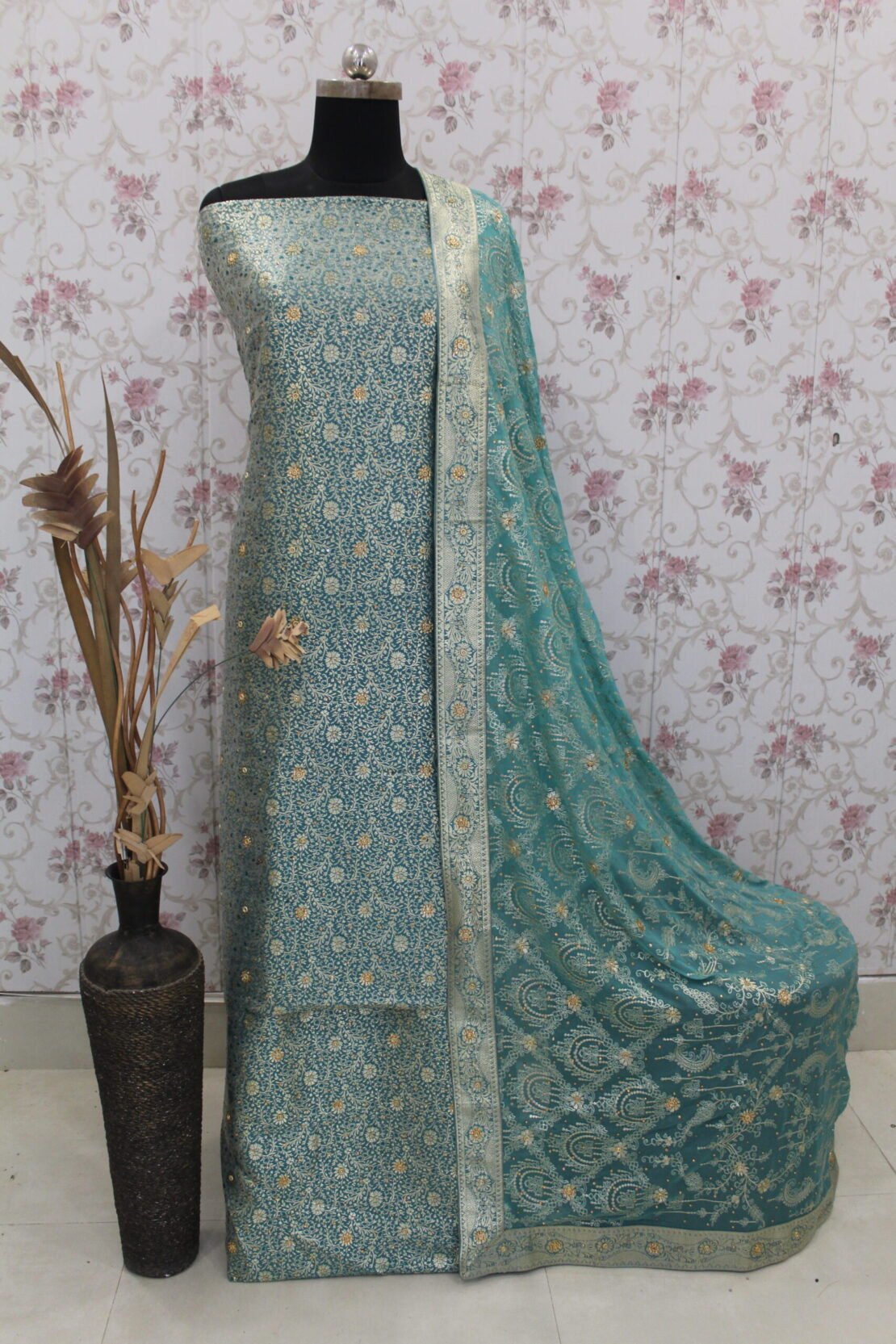 Kamkhuwab Gharara