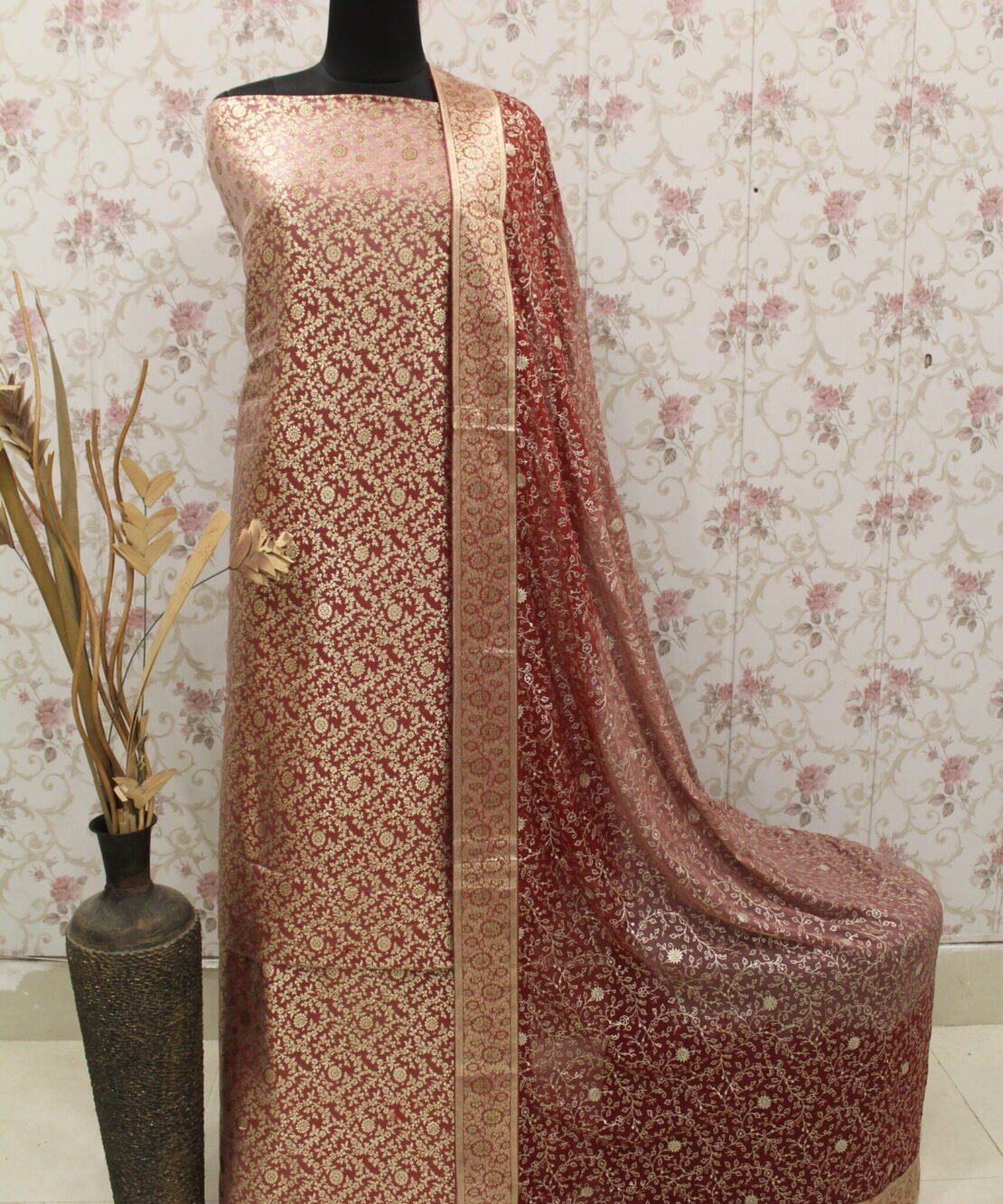 Kamkhuwab Gharara