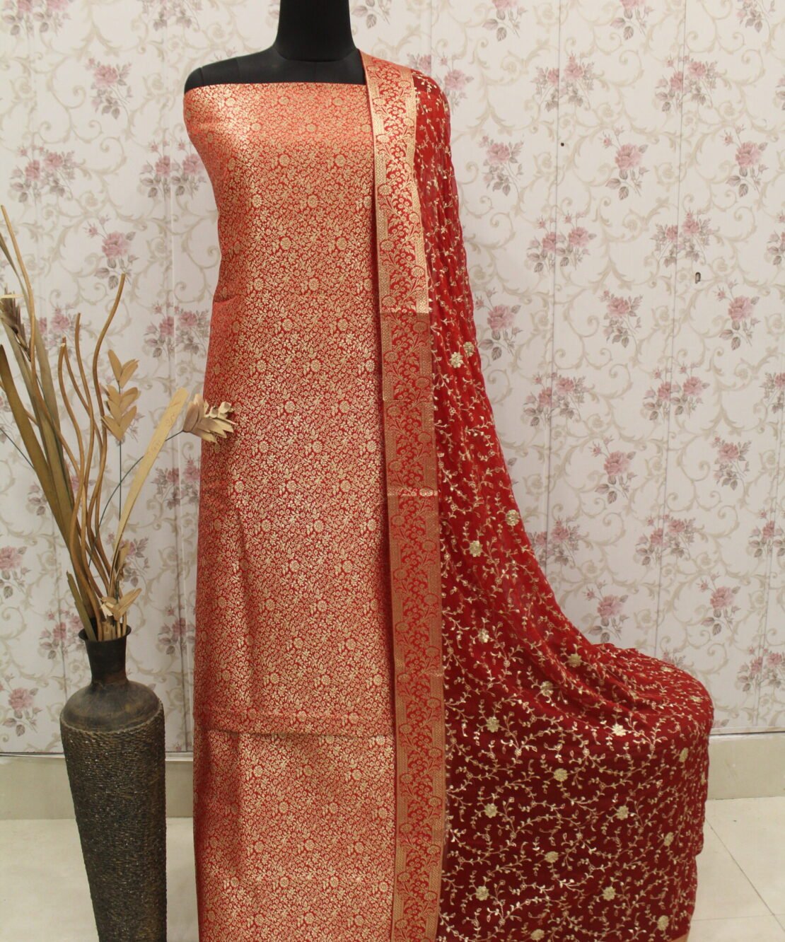 Kamkhuwab Gharara